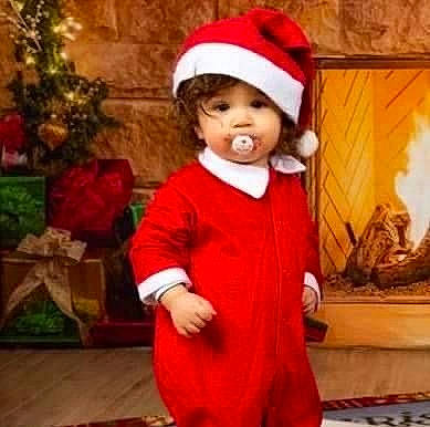 Sacha participe au concours pour gagner de l'argent avec cette photo : baby, baby_toddler_clothing, child, christmas, christmas_decoration, christmas_eve, christmas_ornament, christmas_tree, event, fun, fur_clothing, happy, headwear, holiday, human_body, ornament, person, santa_claus, sleeve, smile