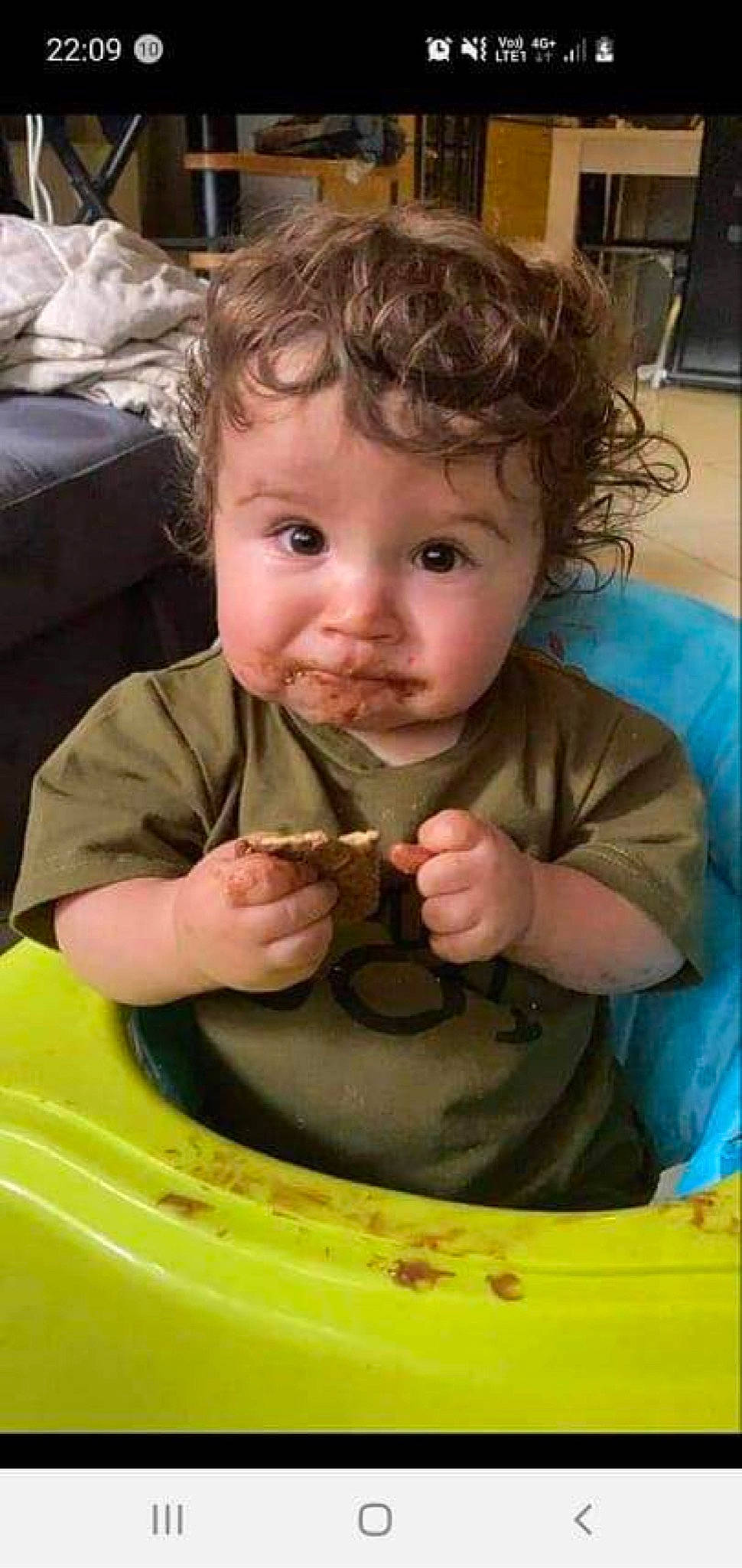 Sacha participe au concours pour gagner de l'argent avec cette photo : baby, cheek, child, cuisine, eye, eyelash, face, finger, food, food_craving, fun, hair, head, iris, lip, mouth, nose, organ, person, skin