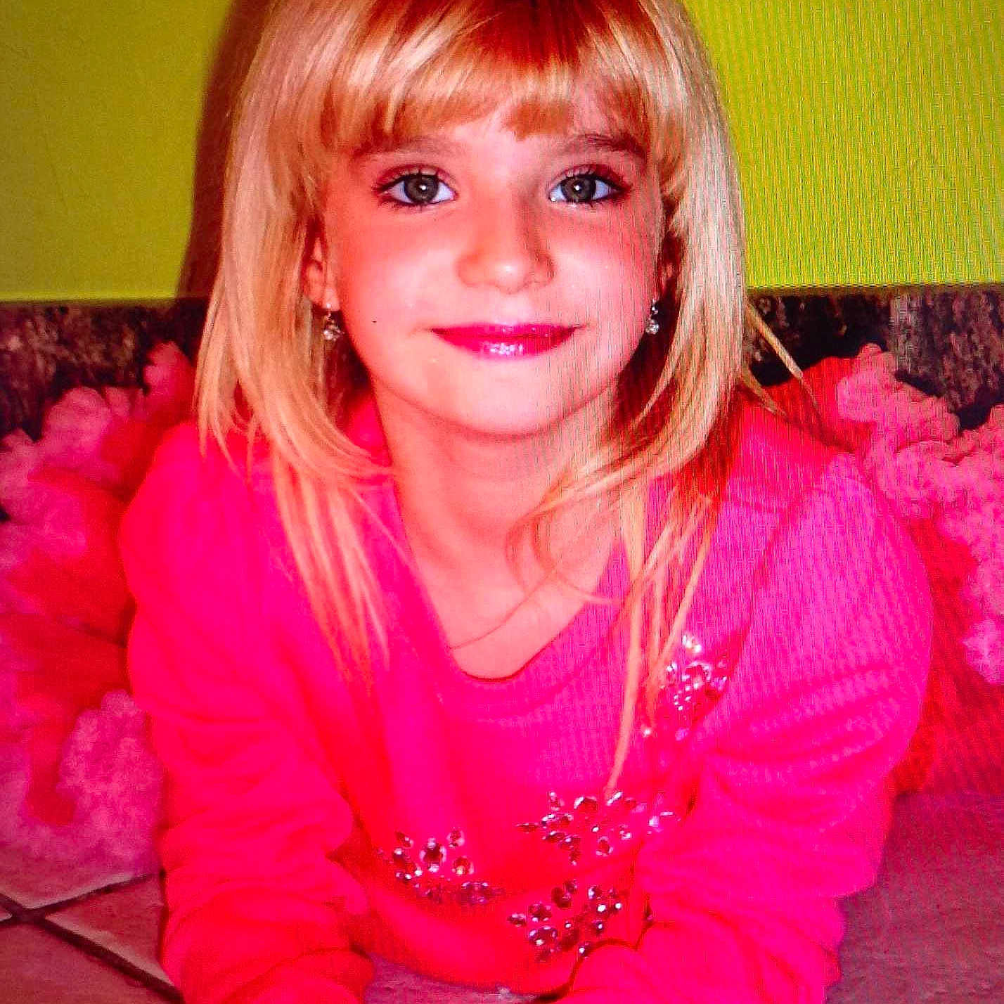 Gwendoline participe au concours pour gagner de l'argent avec cette photo :