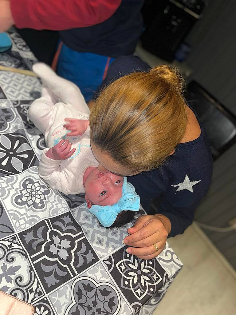 Letna participe au concours pour gagner de l'argent avec cette photo : art, artist, baby, child, finger, flooring, fun, headwear, illustration, leisure, linens, mammal, nail, pattern, person, play, recreation, t_shirt, tattoo, toddler