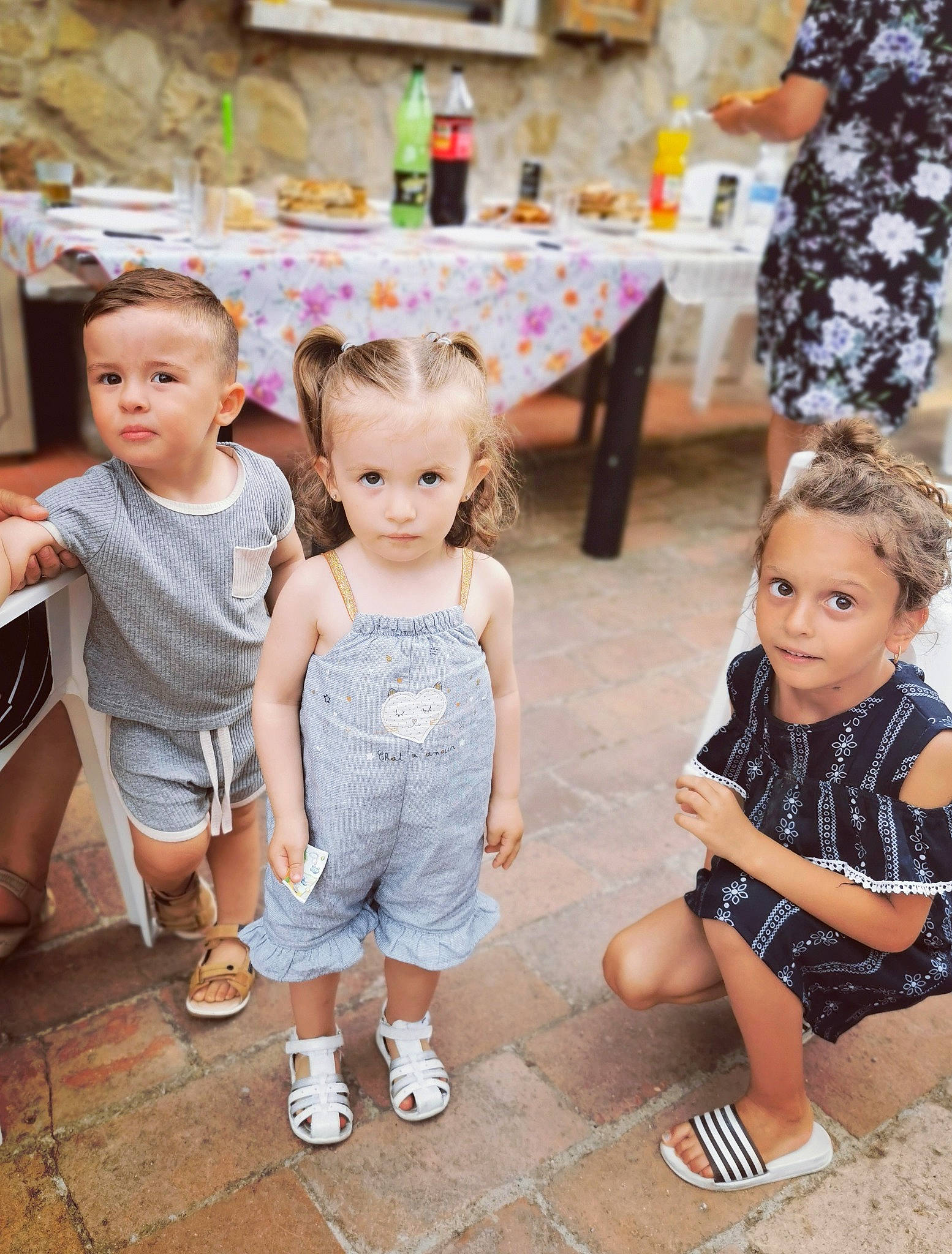 Eleonor a rejoint le concours — aidez-le/la à gagner de superbes lots ! baby, baby_toddler_clothing, chair, child, event, face, friendship, fun, happy, interaction, leg, leisure, person, photograph, recreation, sandal, shoe, shorts, sneakers, t_shirt