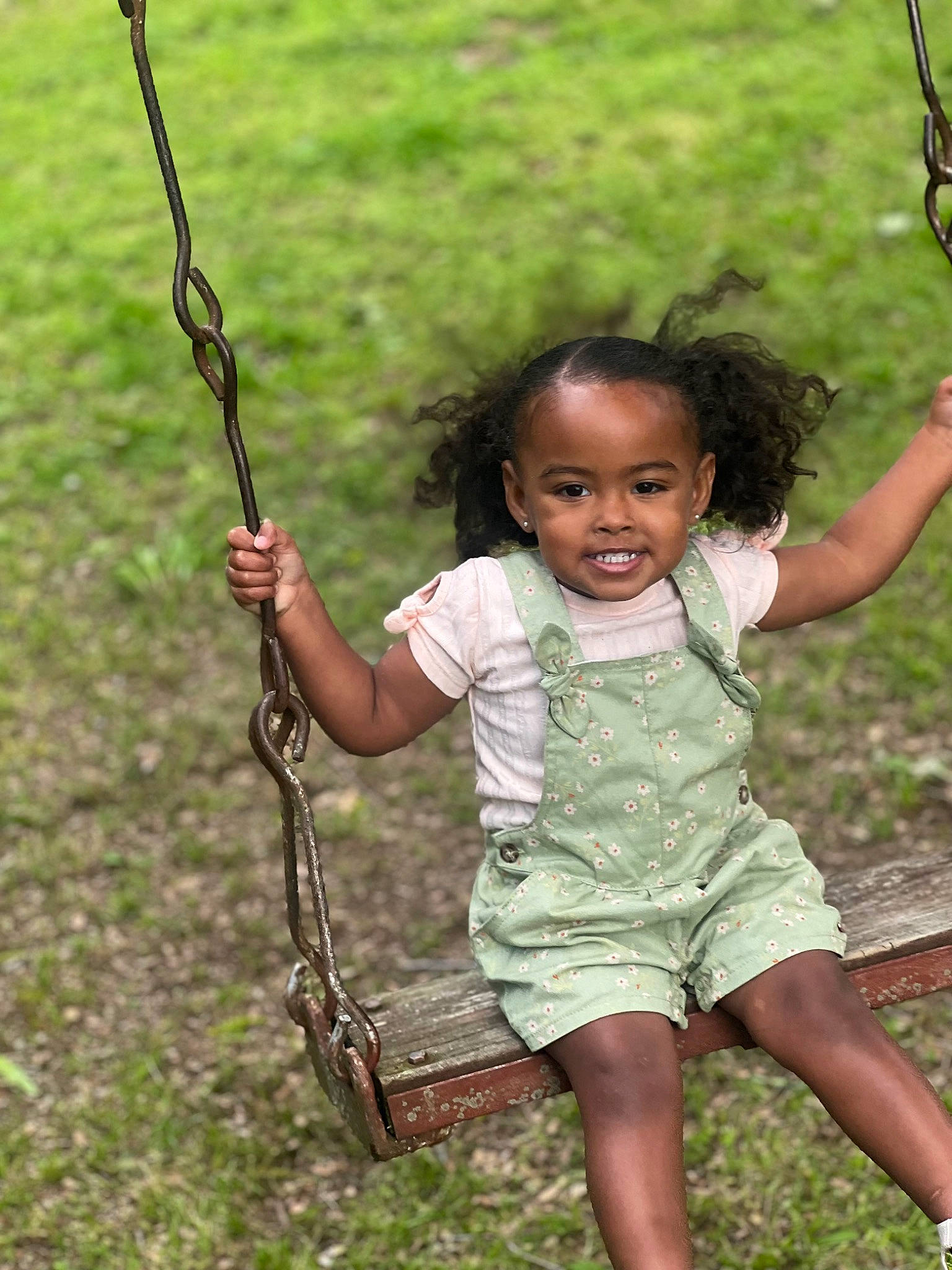 Cauri is registered to the contest to win money with this photo: arm, baby_toddler_clothing, child, fun, grass, hand, happy, joy, leaf, leisure, people_in_nature, person, photograph, play, playground, recreation, sitting, smile, spring, summer