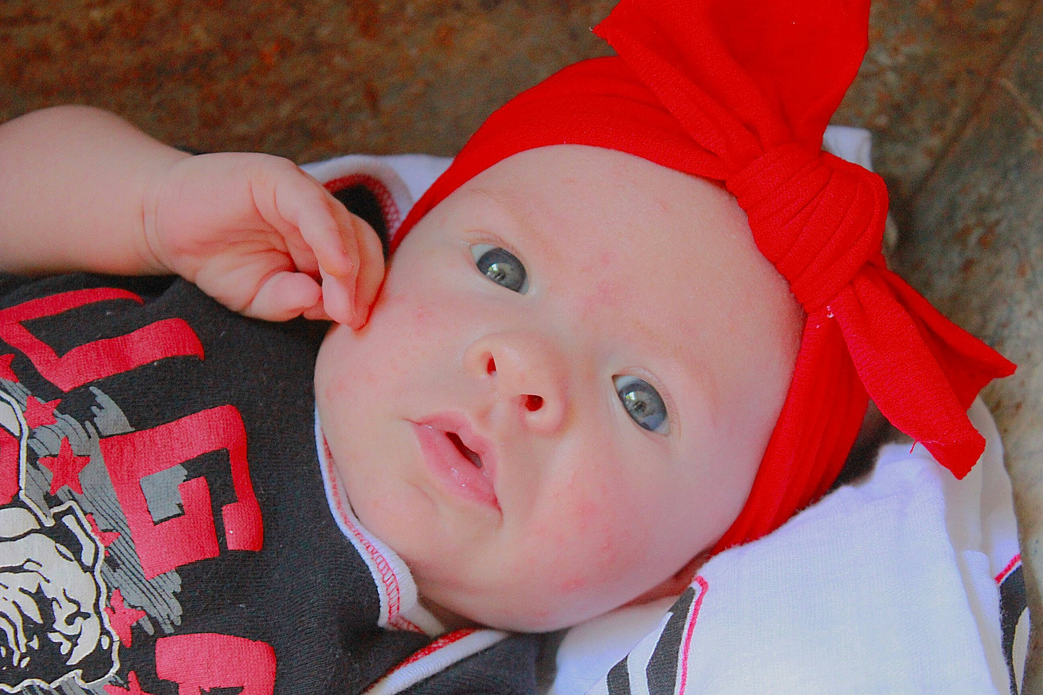 Juliana is registered to the contest to win money with this photo: baby, baby_toddler_clothing, cheek, child, clothing, costume_hat, event, eye, eyelash, face, happy, hat, head, headgear, headwear, lip, person, pink, santa_claus, skin