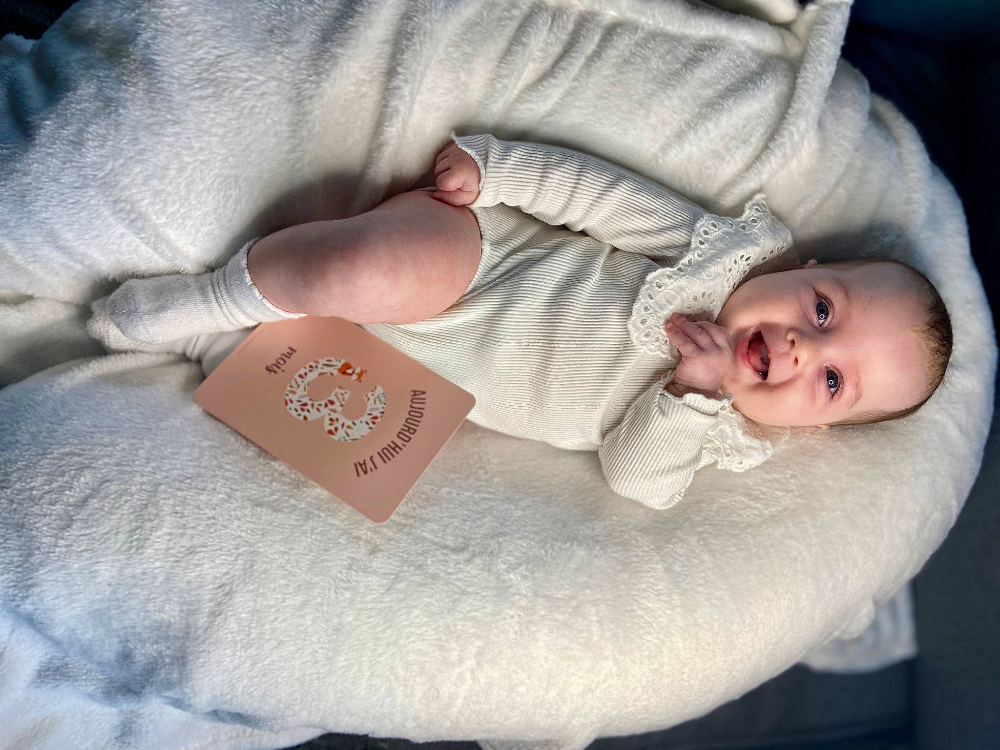 Mya participe au concours pour gagner de l'argent avec cette photo : arm, baby, baby_sleeping, baby_toddler_clothing, child, comfort, couch, elbow, finger, gesture, glasses, hand, human_body, leg, person, sitting, skin, sleeve, toddler, tree