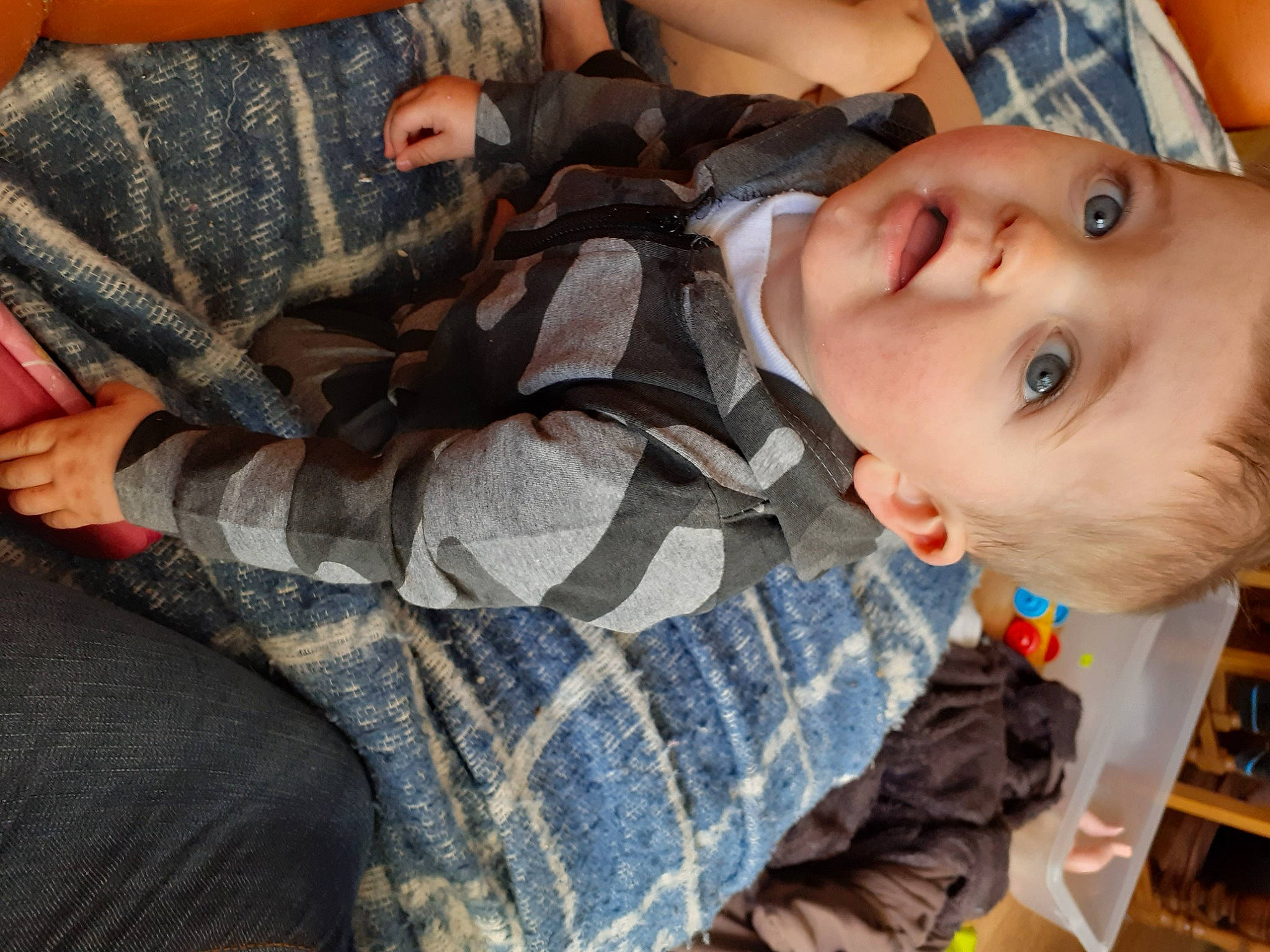 Andrew a rejoint le concours — aidez-le/la à gagner de superbes lots ! arm, cheek, child, nose, person, smile, surprise, toddler