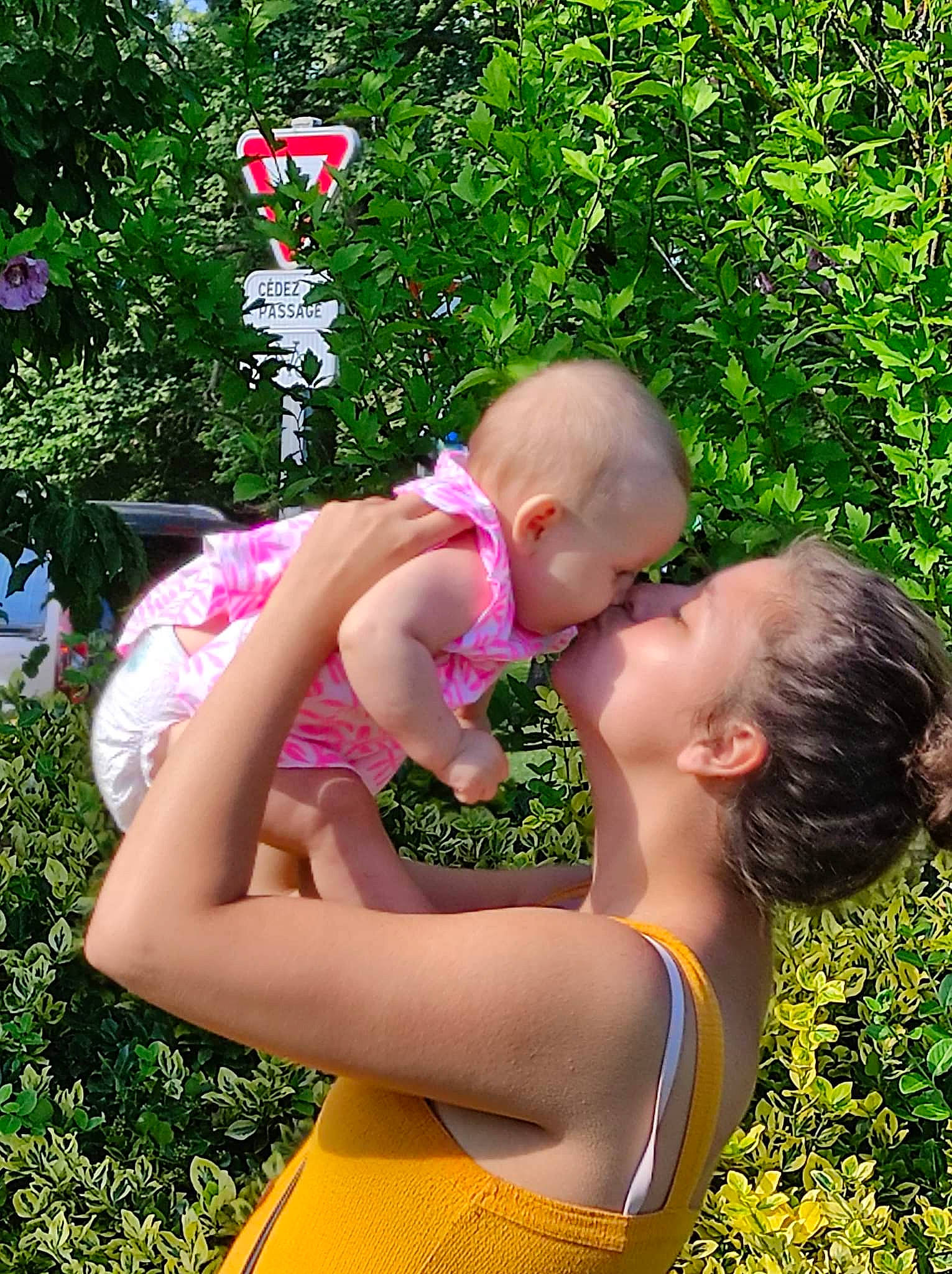 Inaya participe au concours pour gagner de l'argent avec cette photo : baby, baby_toddler_clothing, beauty, botany, child, event, fun, garden, grass, happy, leaf, leisure, nature, people_in_nature, person, plant, spring, summer, sunlight, toddler