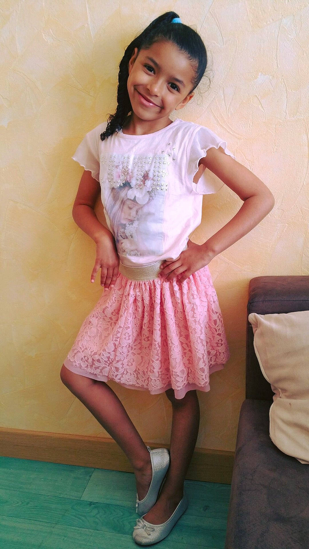 Maelys participe au concours pour gagner de l'argent avec cette photo : abdomen, child, clothing, dress, girl, human_positions, joy, leg, person, photo_shoot, pink, sitting, toddler