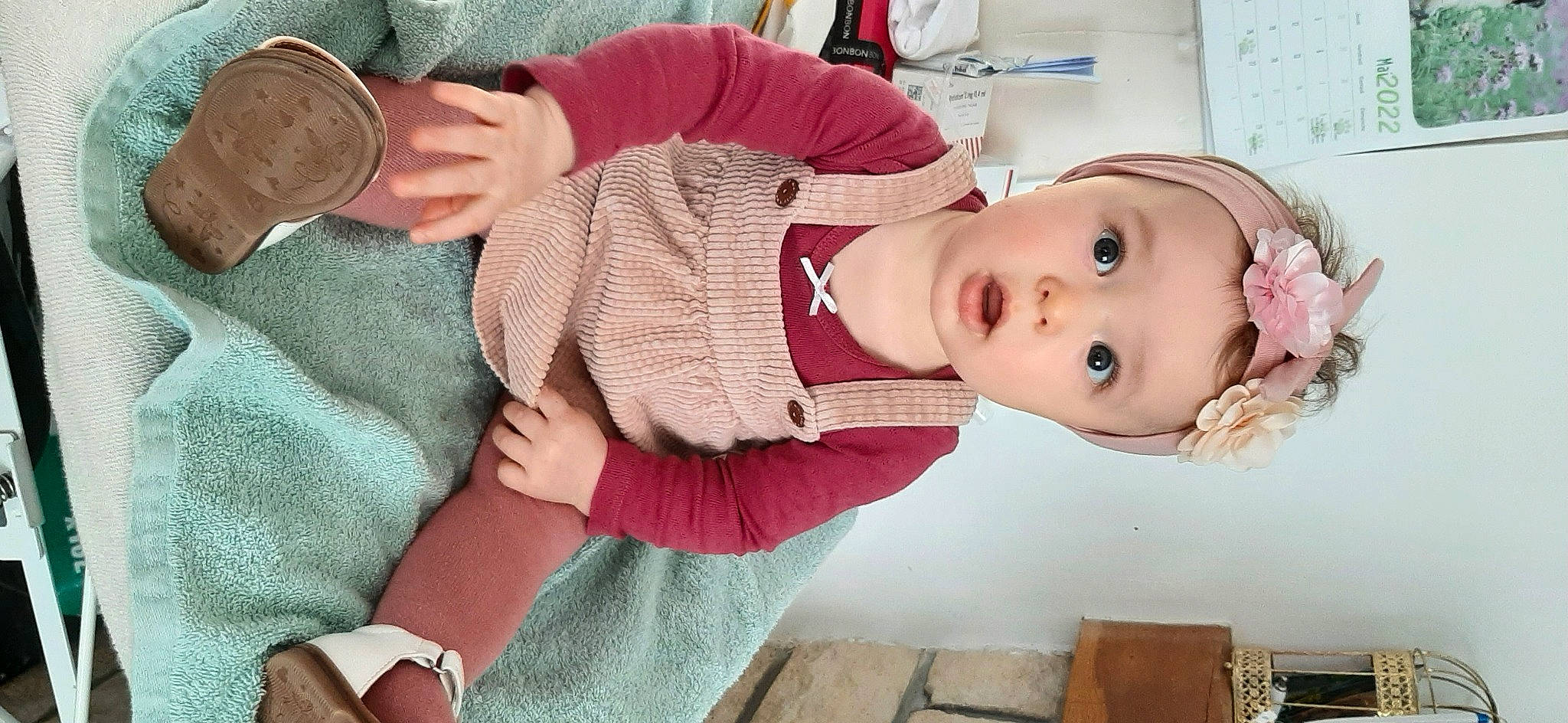 Alycia participe au concours pour gagner de l'argent avec cette photo : abdomen, baby, baby_toddler_clothing, cheek, child, coin, comfort, elbow, foot, hat, human_leg, knee, neck, person, pink, skin, sleeve, sun_hat, surprise, thigh