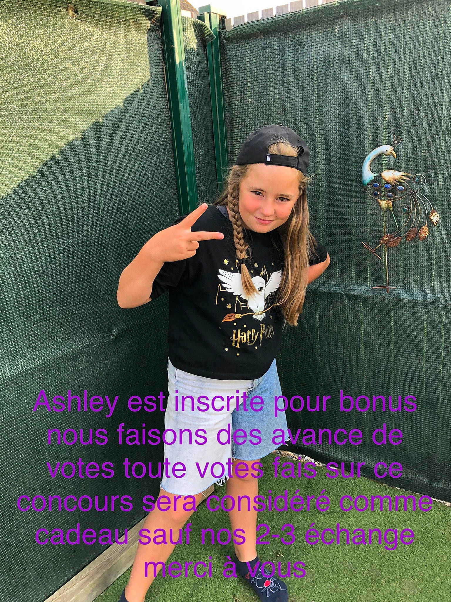 Ashley a rejoint le concours — aidez-le/la à gagner de superbes lots ! cool, denim, fashion_design, font, fun, grass, happy, headwear, human_leg, jewellery, joy, knee, leggings, leisure, magenta, pattern, person, sleeve, sportswear, t_shirt