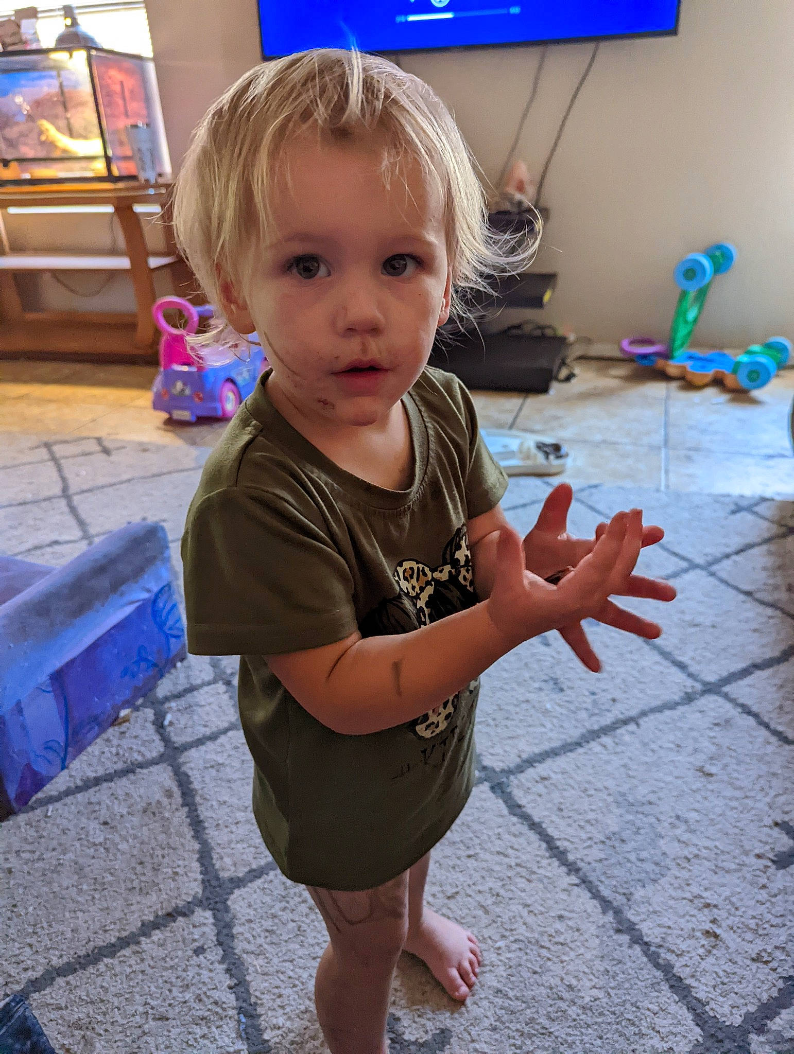 Mya is registered to the contest to win money with this photo: blue, child, electric_blue, flooring, foot, fun, hair, happy, head, joint, leisure, person, shoulder, sitting, skin, standing, t_shirt, television, thumb, toddler