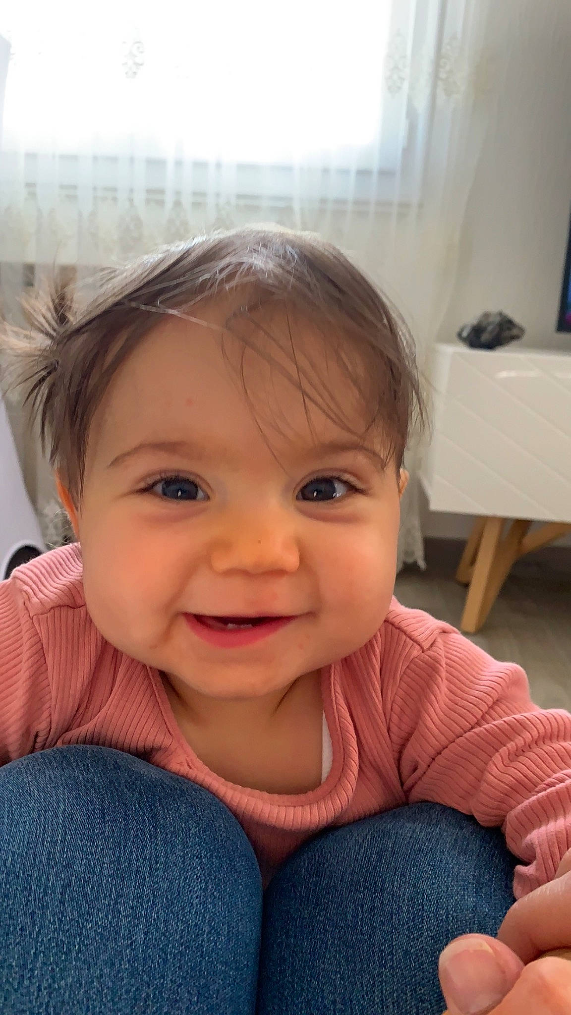 Alma a rejoint le concours — aidez-le/la à gagner de superbes lots ! baby, baby_toddler_clothing, cheek, child, chin, curtain, eyebrow, eyelash, forehead, hair, happy, head, iris, joy, lip, mouth, nose, person, skin, sleeve