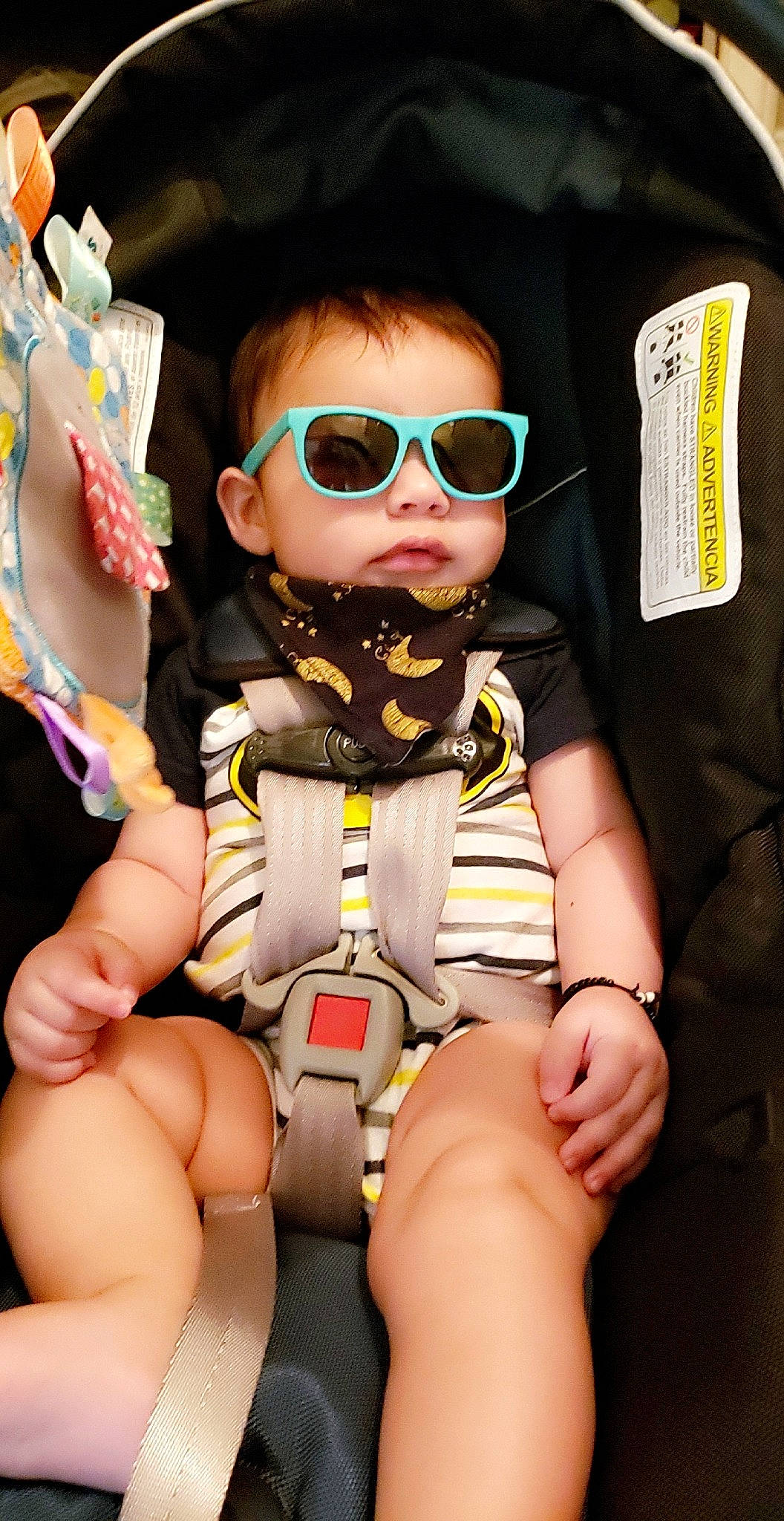 Isa is registered to the contest to win money with this photo: baby, car_seat, cheek, child, cool, eyewear, fashion_accessory, finger, glasses, goggles, hand, leg, lip, person, personal_protective_equipment, skin, sunglasses, toddler, toy, vision_care
