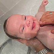 Rafaël a rejoint le concours — aidez-le/la à gagner de superbes lots ! adult, baby, bath, care, clean, face, hand, happy, infant, parenting, person, ring, shower_hose, skin, smile, support, tub, water, wet, wristwatch