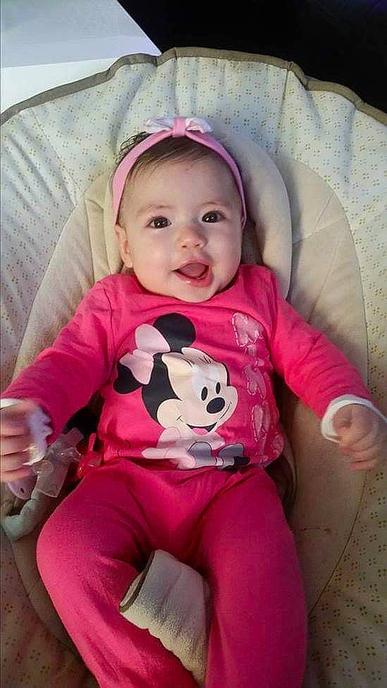 Shaïna a rejoint le concours — aidez-le/la à gagner de superbes lots ! baby, baby_toddler_clothing, cheek, child, comfort, facial_expression, fun, happy, headwear, lap, linens, magenta, mouth, person, pink, product, skin, sleeve, smile, teddy_bear