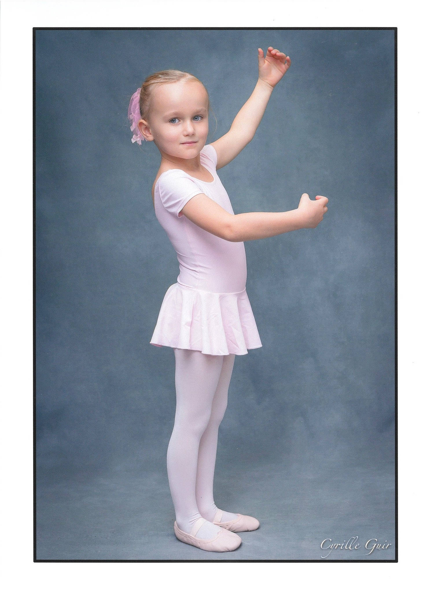 Calista participe au concours pour gagner de l'argent avec cette photo : athletic_dance_move, ballet, ballet_dancer, ballet_shoe, ballet_tutu, barefoot, dance, entertainment, event, human_body, human_leg, knee, leg, performing_arts, person, plant, pointe_shoe, sleeve, sportswear, thigh
