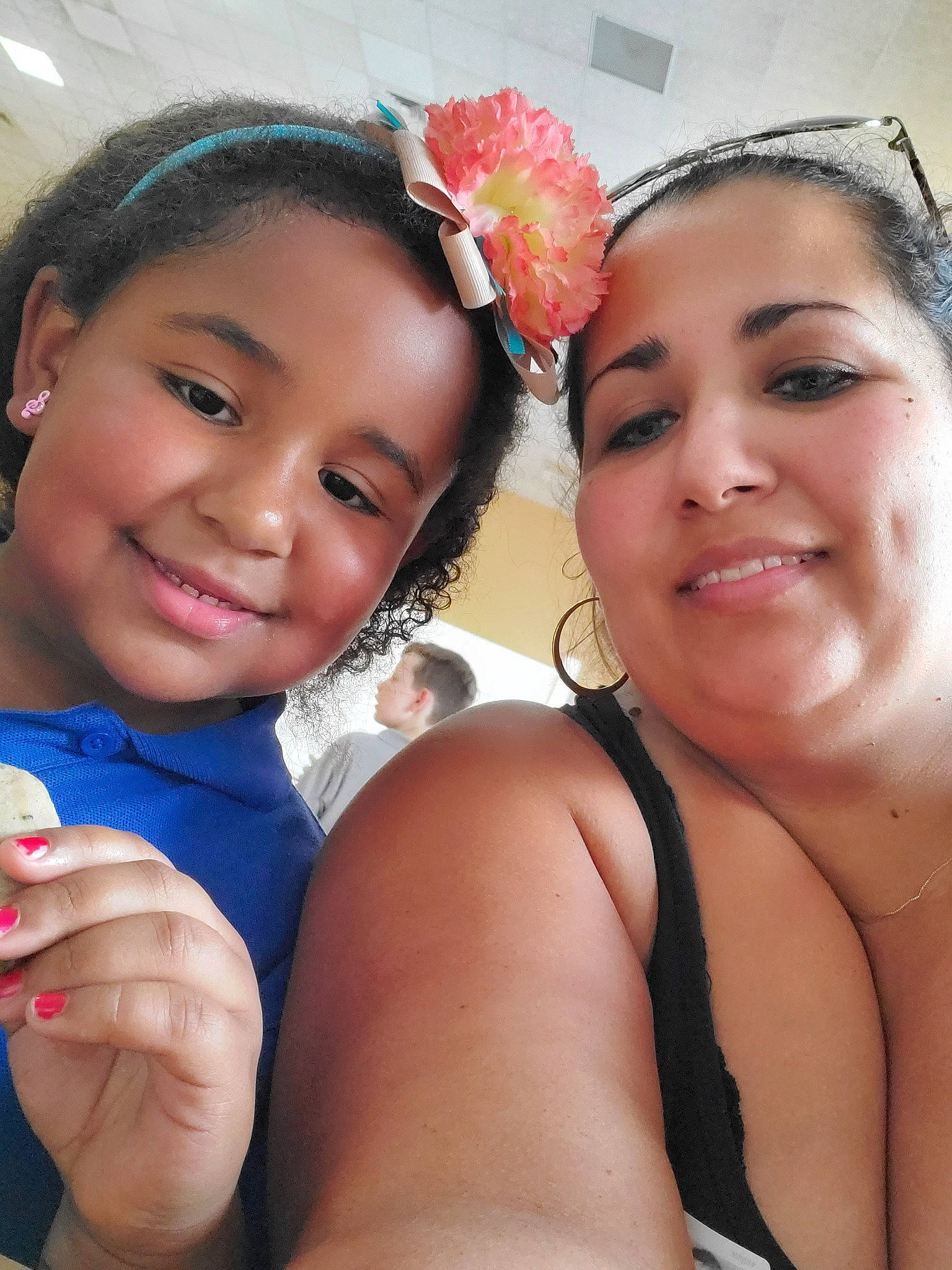 Davia is registered to the contest to win money with this photo: cheek, child, daughter, face, fashion_accessory, finger, fun, hair_accessory, happy, joy, lip, nose, person, selfie, skin, smile, vacation