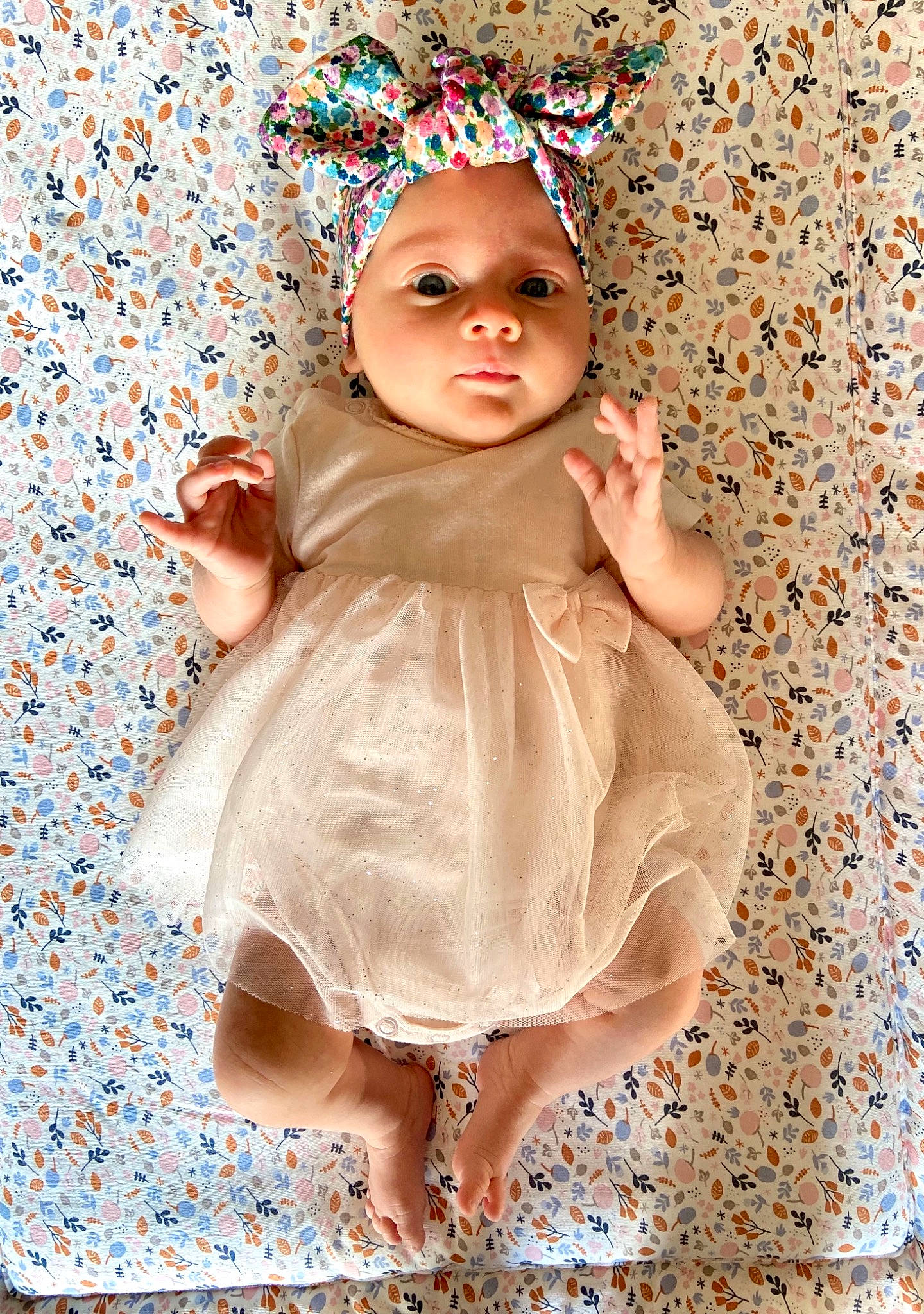 Léna a rejoint le concours — aidez-le/la à gagner de superbes lots ! baby, baby_toddler_clothing, beauty, cheek, child, day_dress, dress, eye, face, finger, gesture, hair_accessory, happy, head, headgear, headwear, magenta, one_piece_garment, pattern, person