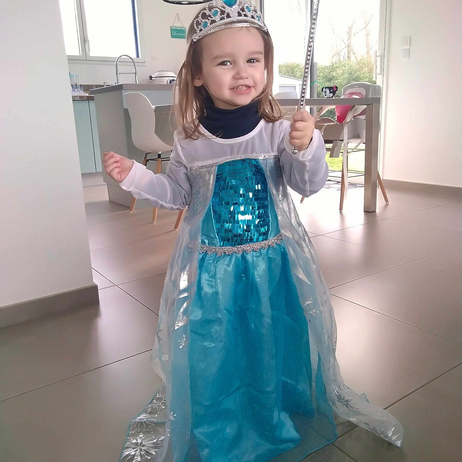 Emeline participe au concours pour gagner de l'argent avec cette photo : child, clothing, costume, dress, fashion_design, gown, headpiece, person, smile