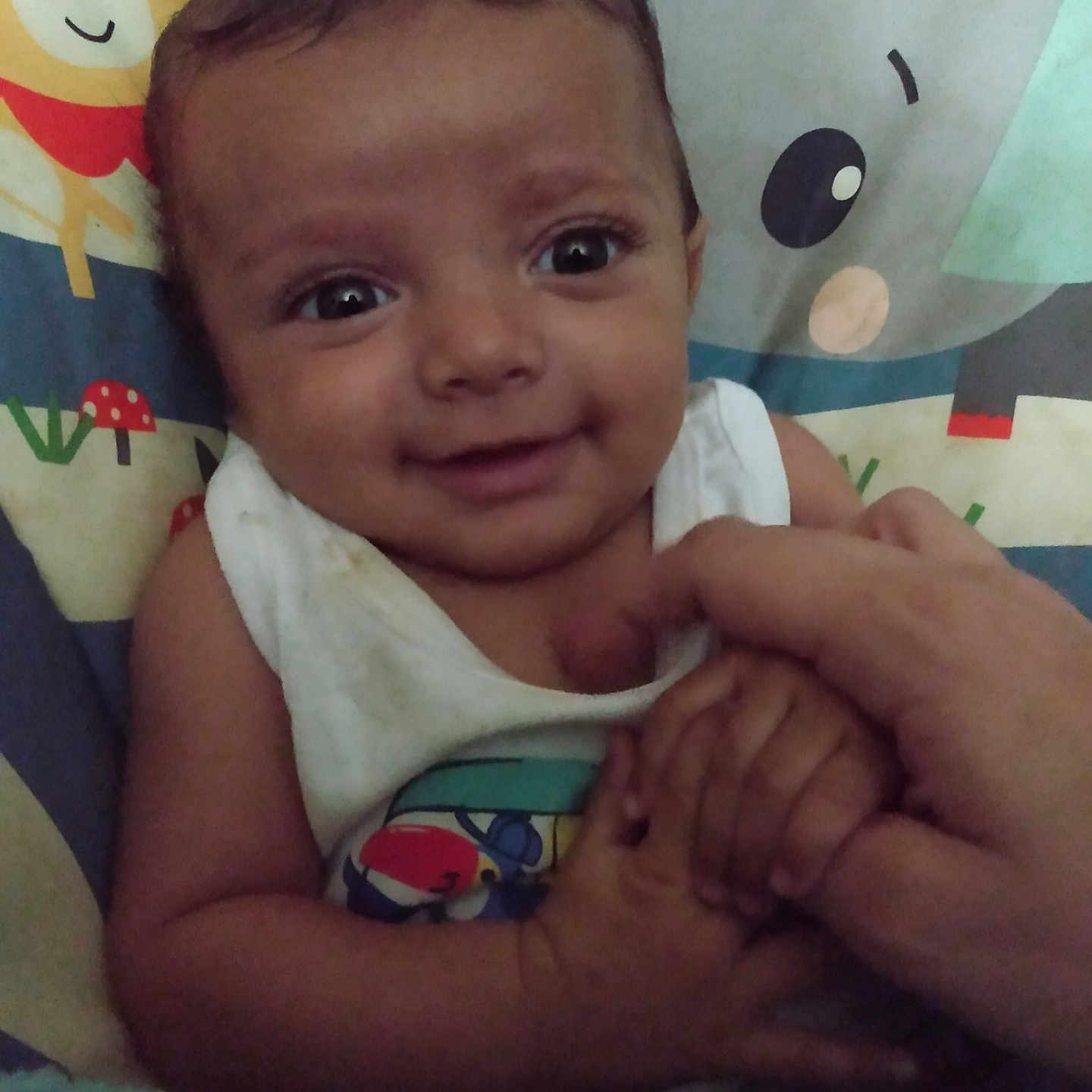 Ashpyn is registered to the contest to win money with this photo: baby, bed, blanket, bodypart, cushion, face, finger, furniture, hand, happy, head, homedecor, laughing, newborn, person, photography, portrait, quilt, sitting, smile