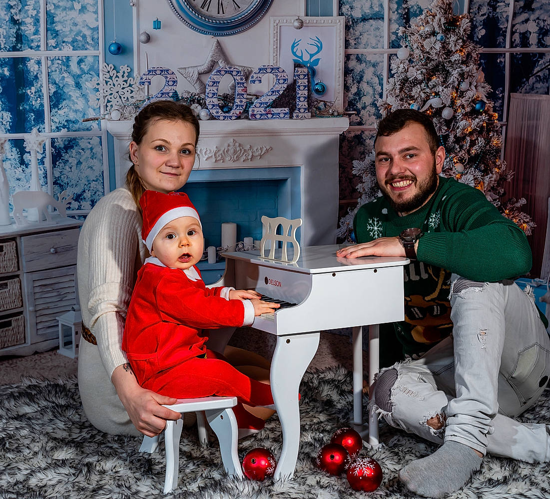 Jullian participe au concours pour gagner de l'argent avec cette photo : baby, beard, cabinetry, chest, chest_of_drawers, drawer, dresser, headwear, holiday, home, human, interior_design, joy, lap, moustache, ornament, person, picture_frame, room, shelf