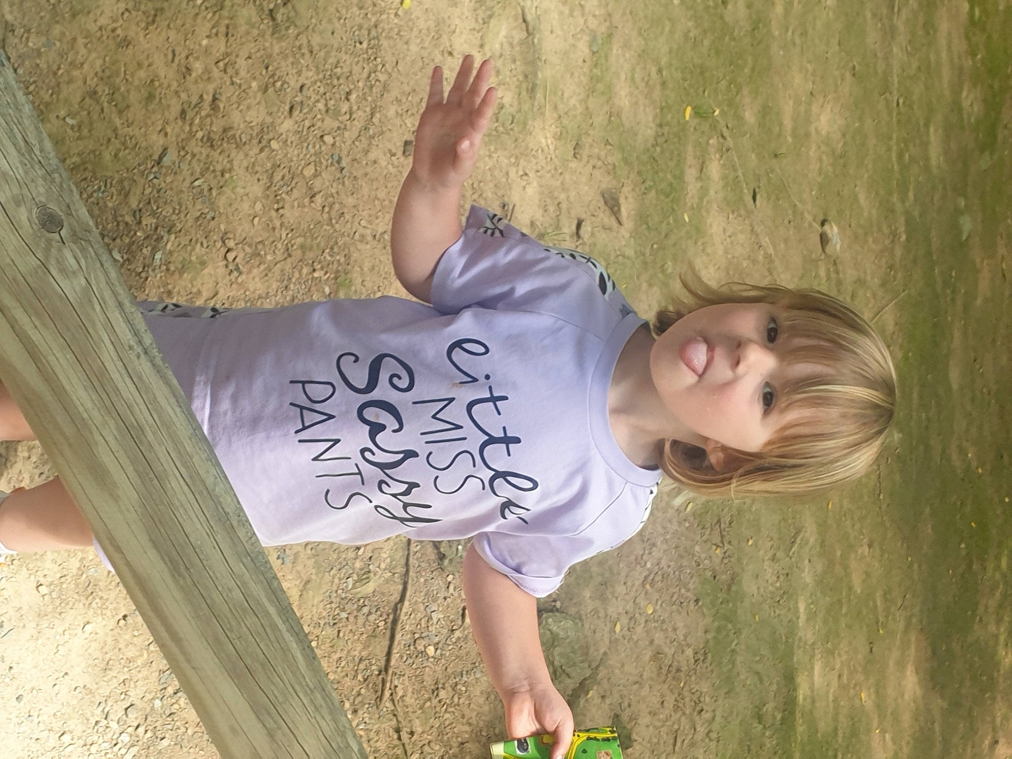 Myla participe au concours pour gagner de l'argent avec cette photo : arm, cool, elbow, facial_expression, fun, grass, green, happy, human_body, human_leg, joint, leg, leisure, people_in_nature, person, plant, shoulder, toddler, tree, waist