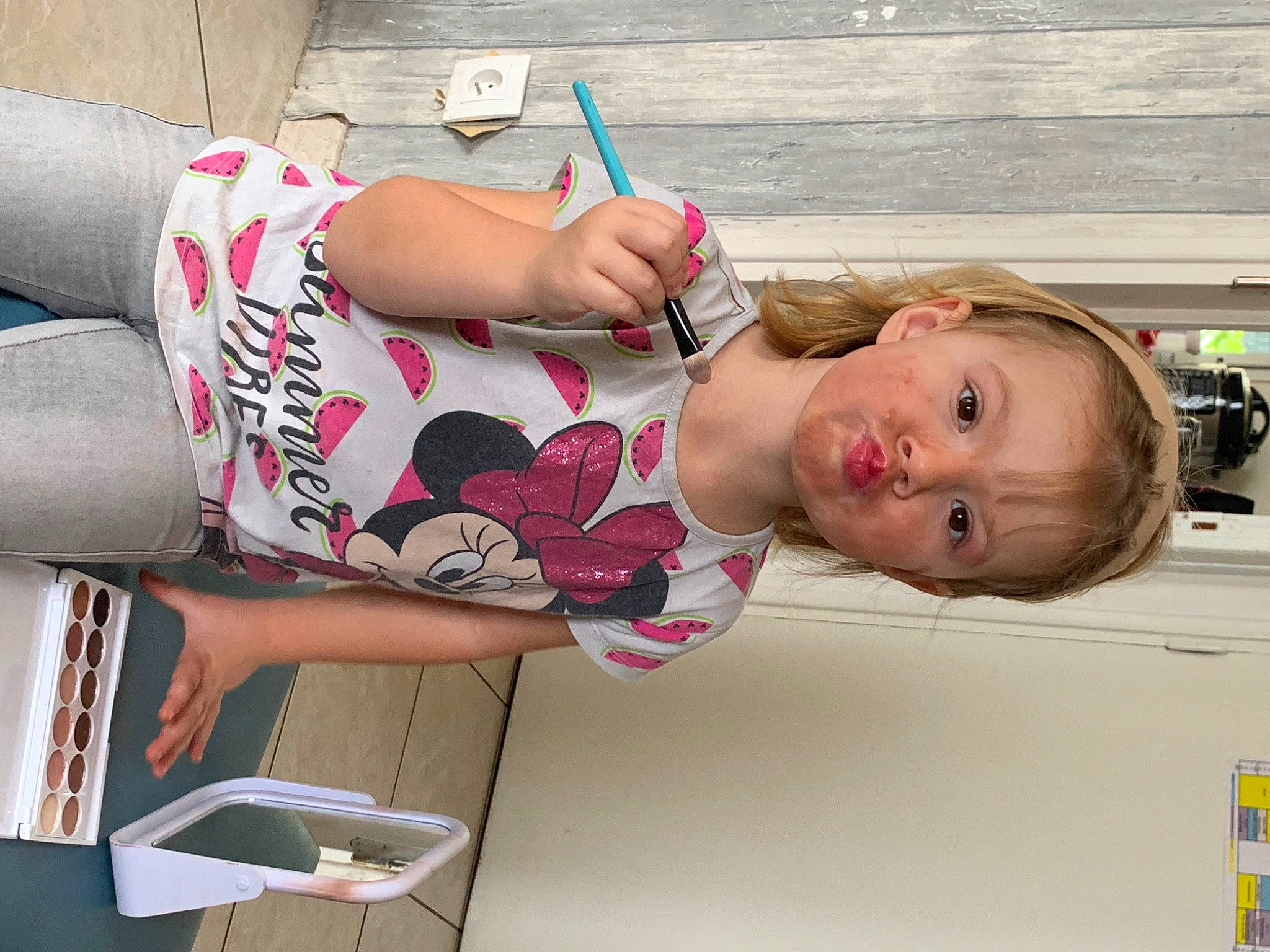 Myla a rejoint le concours — aidez-le/la à gagner de superbes lots ! abdomen, chest, child, elbow, eyelash, eyewear, flesh, fruit, fun, human_leg, joint, leg, pattern, person, plant, sitting, street_fashion, tattoo, thigh, toddler