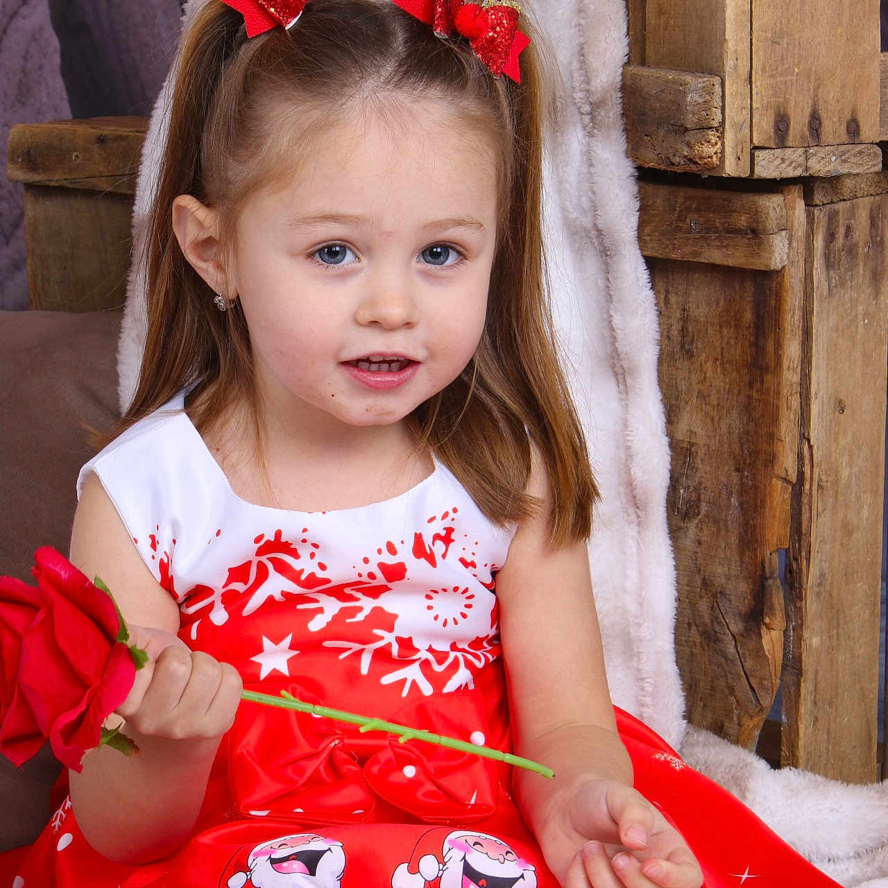 Heleana participe au concours pour gagner de l'argent avec cette photo : bodypart, child, clothing, dress, face, fashion, female, finger, flower, formalwear, girl, gown, hand, head, pattern, person, photography, plant, portrait, wood