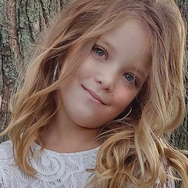 Henzleigh Cecelia is registered to the contest to win money with this photo: blonde, bodypart, brownhair, child, face, female, girl, hair, haircut, hairdresser, happy, head, neck, person, photography, portrait, smile