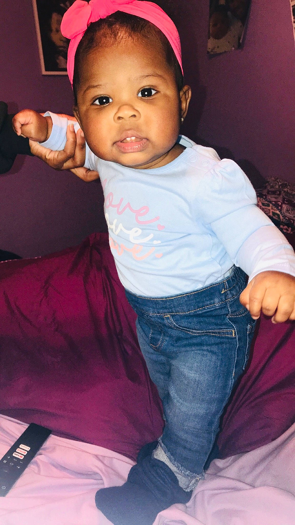 Ariyah is registered to the contest to win money with this photo: cheek, chin, eye, eyelash, face, facial_expression, flash_photography, hairstyle, hand, happy, head, human_body, jeans, lip, mouth, muscle, neck, nose, organ, person