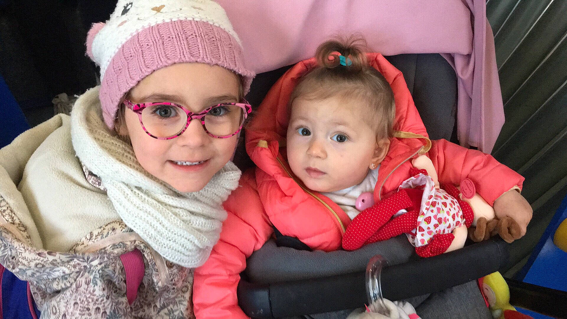 Luna Layna a rejoint le concours — aidez-le/la à gagner de superbes lots ! child, day, eye, fun, girl, glasses, happiness, headgear, infant, people, person, pink, product, red, skin, smile, toddler, vision_care