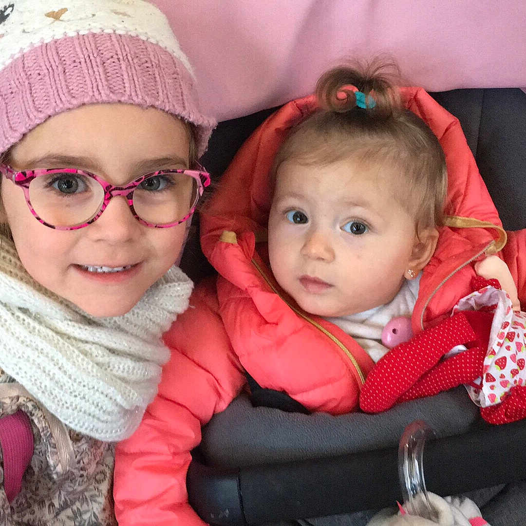 Luna Layna a rejoint le concours — aidez-le/la à gagner de superbes lots ! child, day, eye, fun, girl, glasses, happiness, headgear, infant, people, person, pink, product, red, skin, smile, toddler, vision_care
