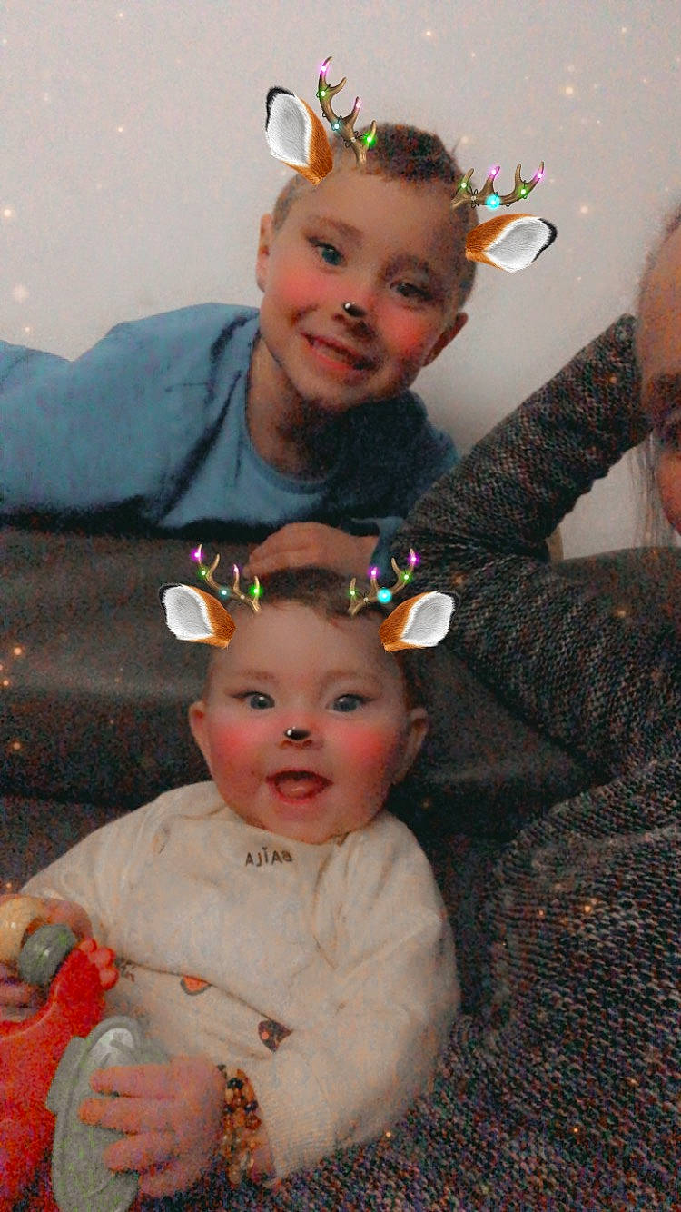 Noah a rejoint le concours — aidez-le/la à gagner de superbes lots ! baby_toddler_clothing, cheek, facial_expression, fun, hairstyle, happy, headgear, headwear, human, human_body, iris, joy, mouth, nose, organ, person, photograph, pink, skin, smile