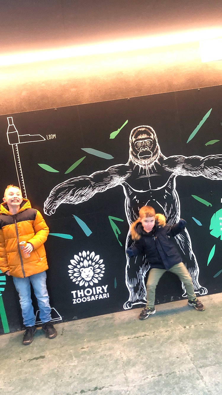 Noah a rejoint le concours — aidez-le/la à gagner de superbes lots ! advertising, animation, art, artist, chalk, drawing, fiction, fictional_character, font, graffiti, graphic_design, graphics, illustration, jeans, joy, mural, painting, performing_arts, person, street_art