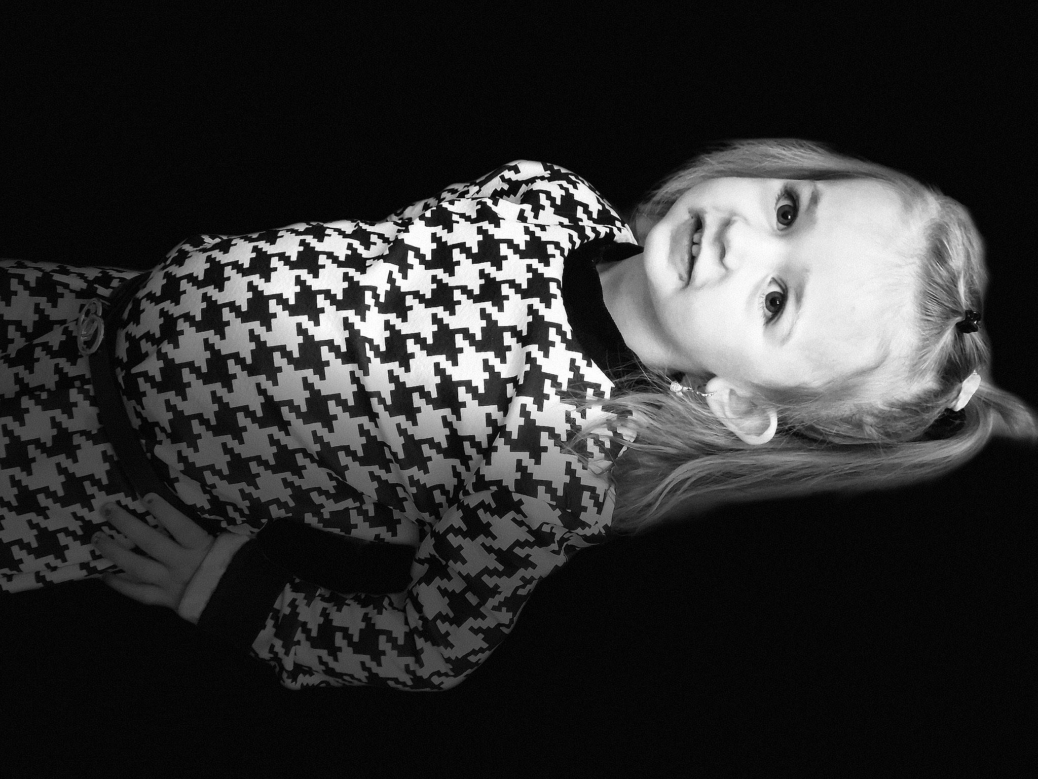 Mylana a rejoint le concours — aidez-le/la à gagner de superbes lots ! child, darkness, flash_photography, flooring, fun, grass, happy, headgear, monochrome, monochrome_photography, pattern, person, portrait, portrait_photography, sleeve, smile, toddler, wool, woolen