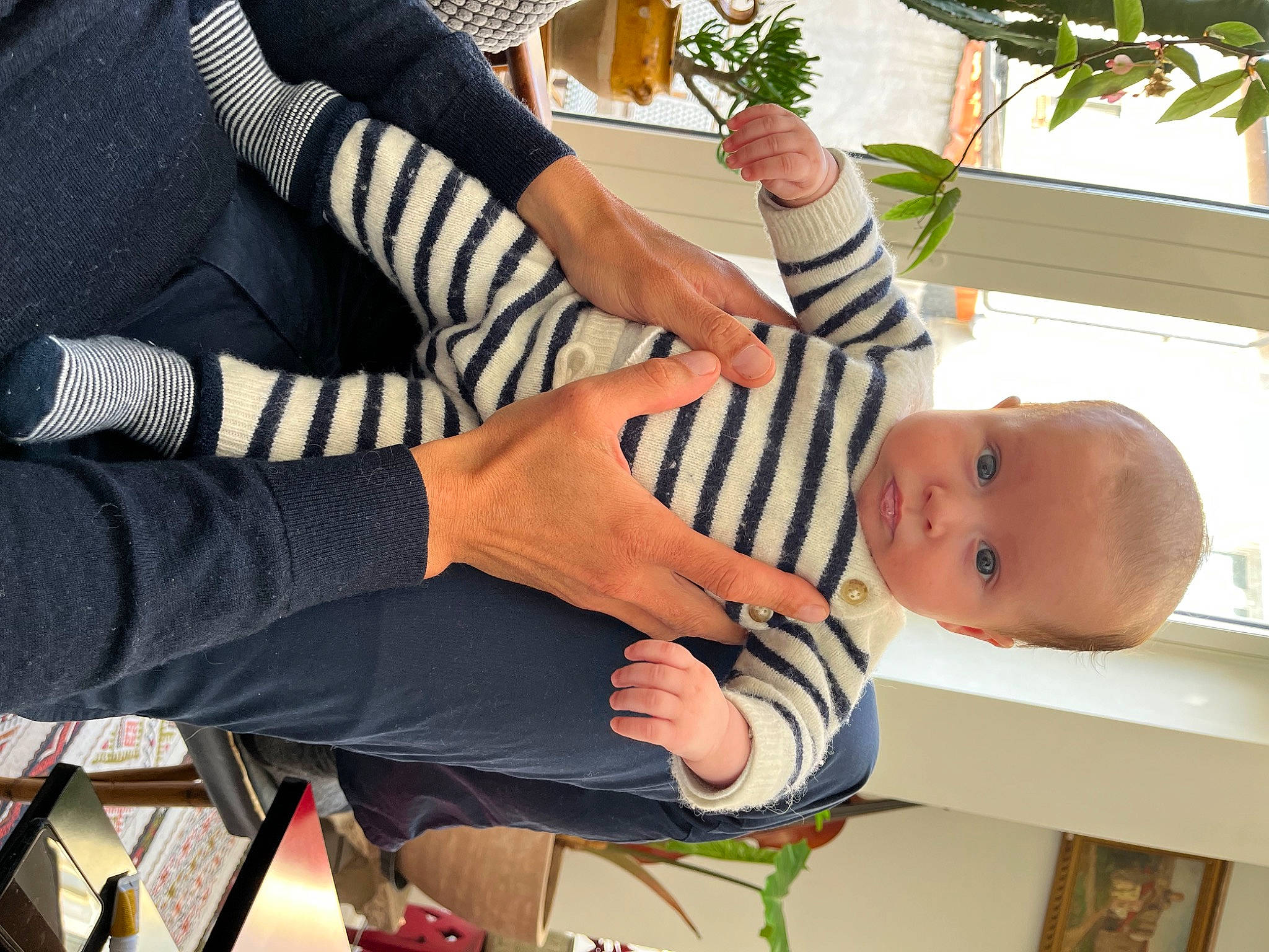 Masha participe au concours pour gagner de l'argent avec cette photo : baby, baby_products, baby_toddler_clothing, child, finger, foot, gesture, happy, human_leg, joint, nail, pattern, person, plant, sitting, sleeve, textile, thigh, thumb, toddler