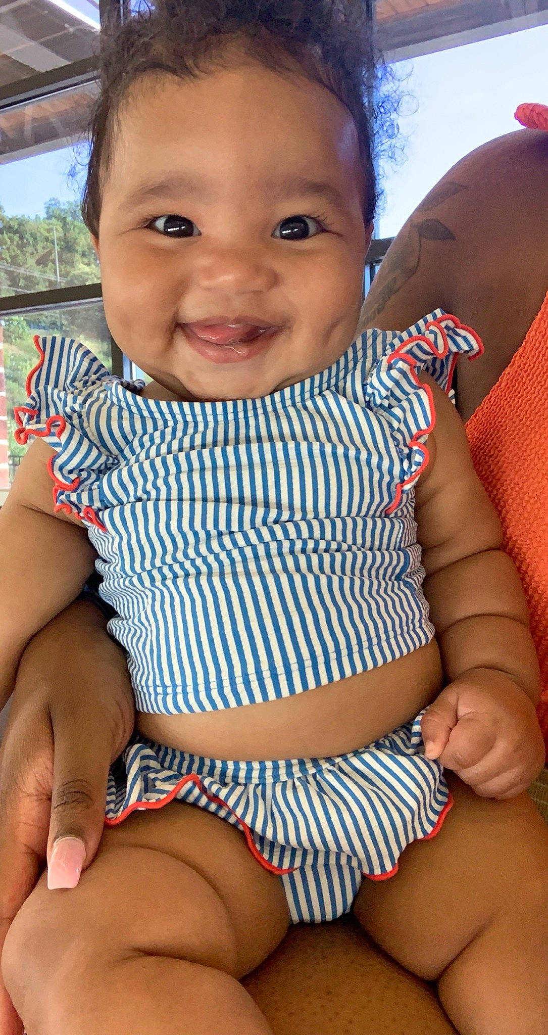 Noelle is registered to the contest to win money with this photo: arm, cheek, eye, face, facial_expression, hair, hairstyle, hand, head, joint, joy, leg, lip, mouth, muscle, nose, organ, person, photograph, shoulder