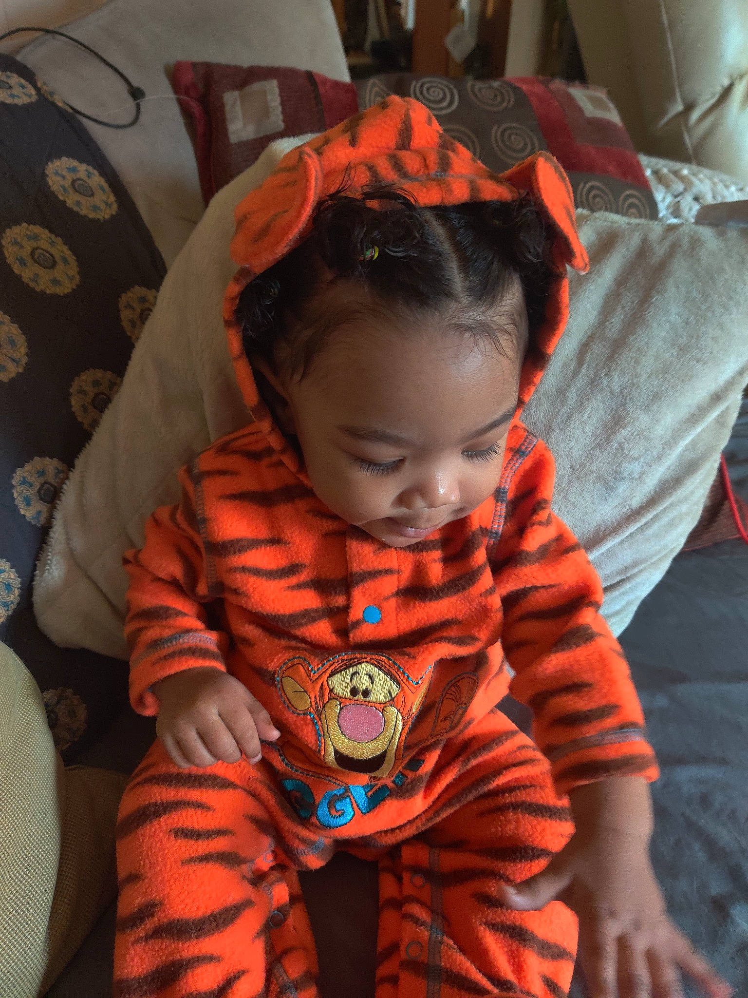 Robin is registered to the contest to win money with this photo: baby, child, orange, person, skin, toddler