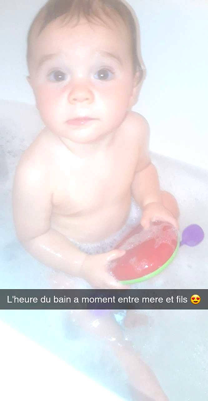 Ylenzo participe au concours pour gagner de l'argent avec cette photo : baby, baby_bathing, baby_products, bathing, bathtub, cheek, child, eye, face, forehead, head, nose, person, product, skin, toddler, washing