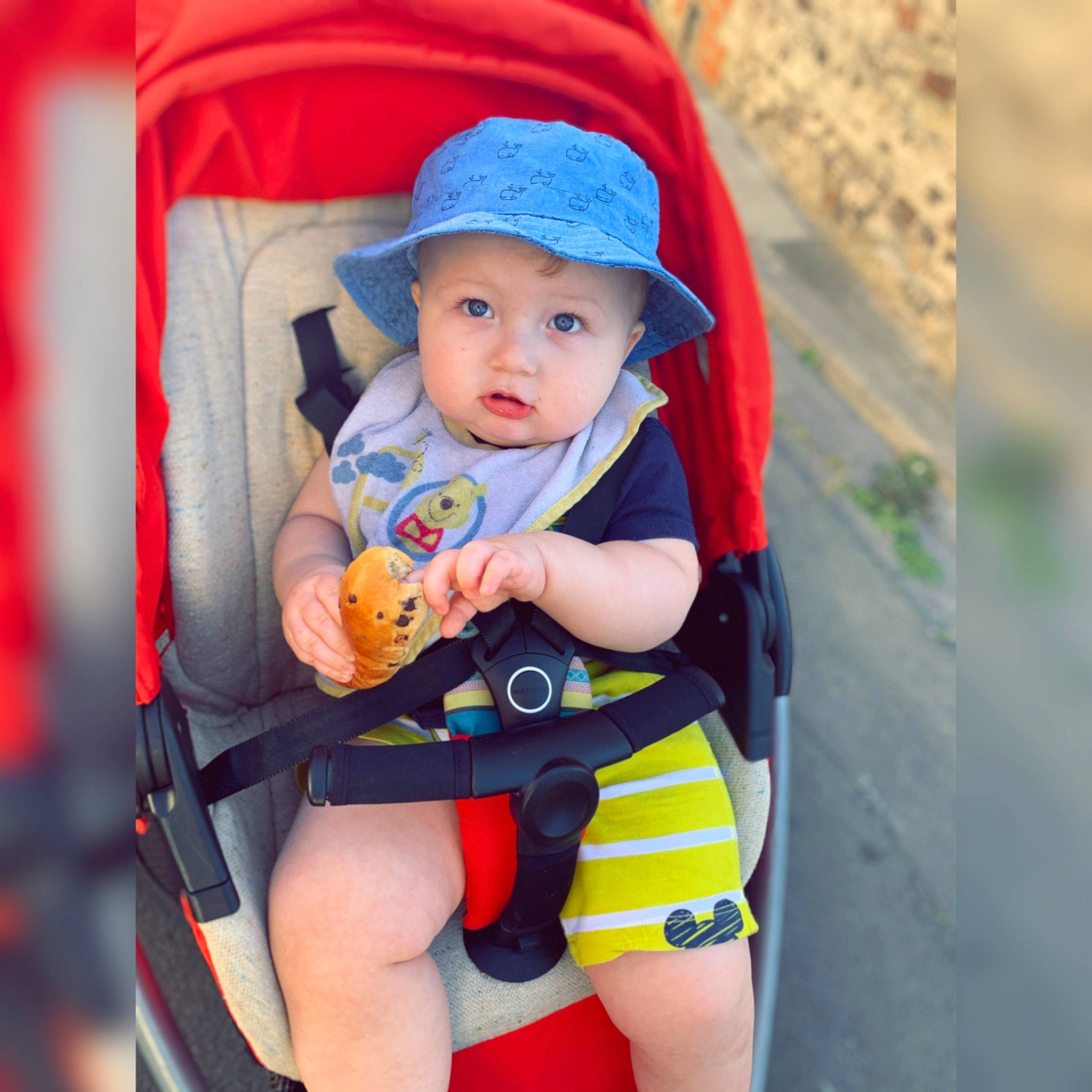 Thyago a rejoint le concours — aidez-le/la à gagner de superbes lots ! abdomen, baby, baby_carriage, baby_products, child, eye, headwear, lifejacket, person, play, product, red, skin, sleeve, swing, toddler, vacation