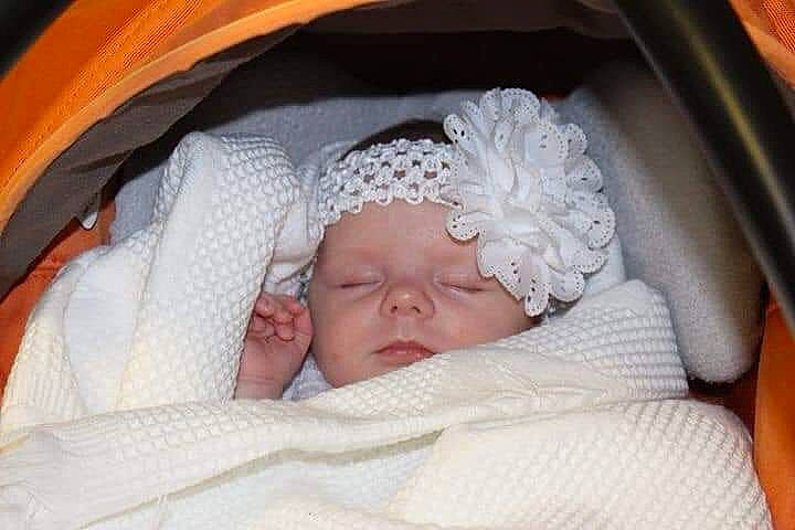 Maëlis a rejoint le concours — aidez-le/la à gagner de superbes lots ! baby, baby_products, baby_safety, baby_sleeping, birth, child, comfort, headgear, infant_bed, nap, person, product, sleep, toddler