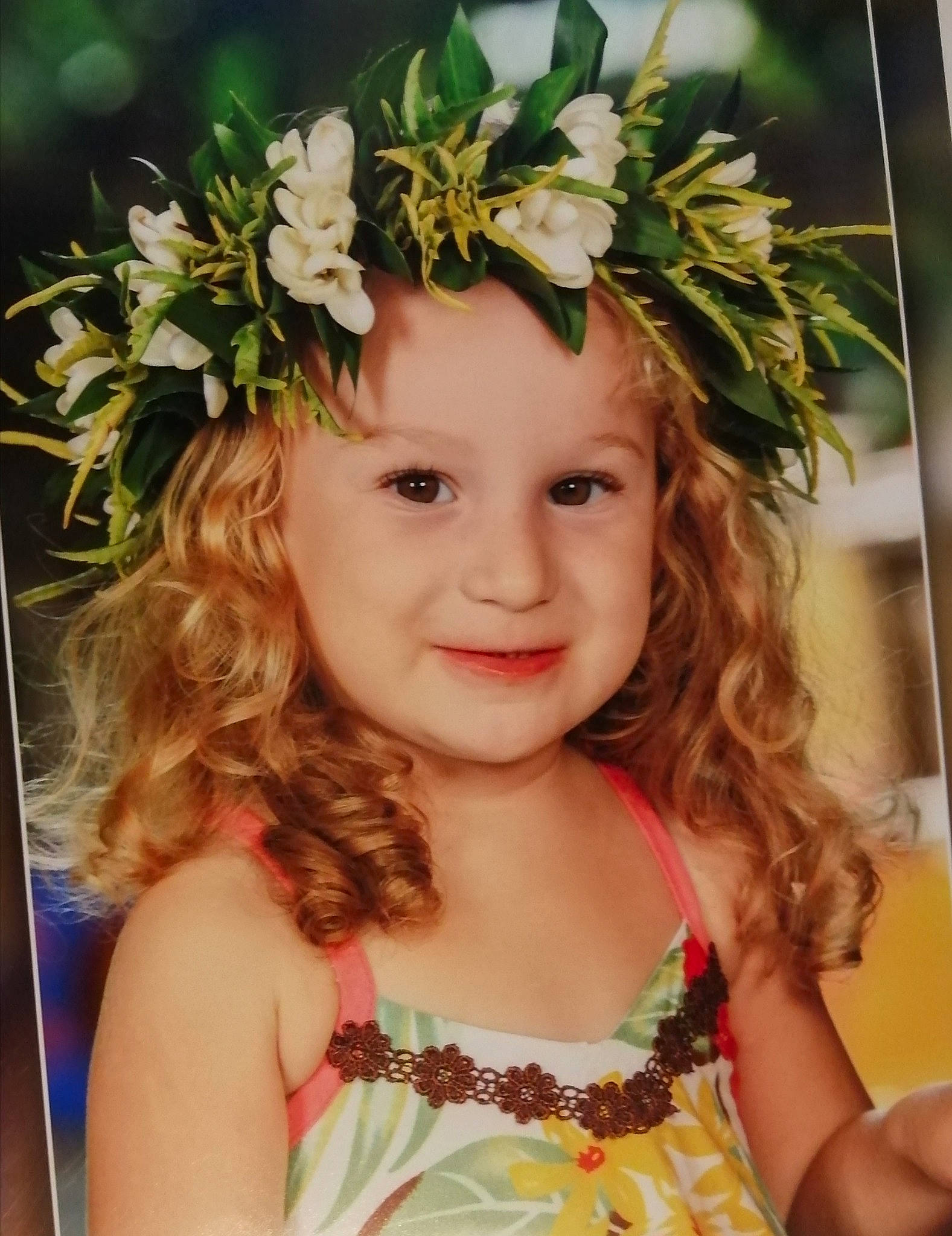 Ruby participe au concours pour gagner de l'argent avec cette photo : child, facial_expression, fashion, flower, grass, hair, hairstyle, happy, headgear, headwear, iris, joy, lei, people, people_in_nature, person, petal, photograph, pink, plant