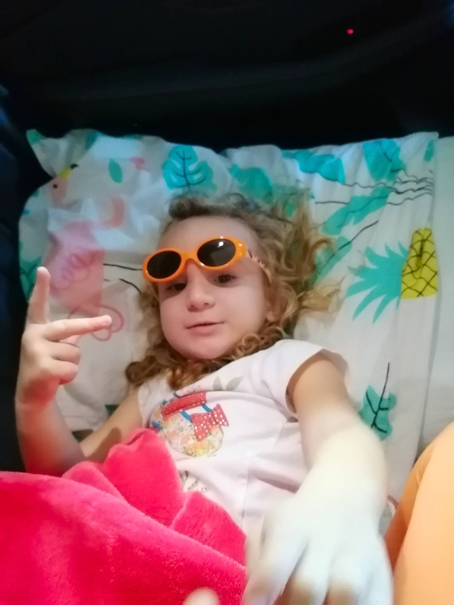 Ruby participe au concours pour gagner de l'argent avec cette photo : child, cool, event, eyewear, fashion_accessory, fun, gesture, glasses, goggles, happy, headgear, leisure, person, personal_protective_equipment, pink, play, recreation, sleeve, sunglasses, toddler