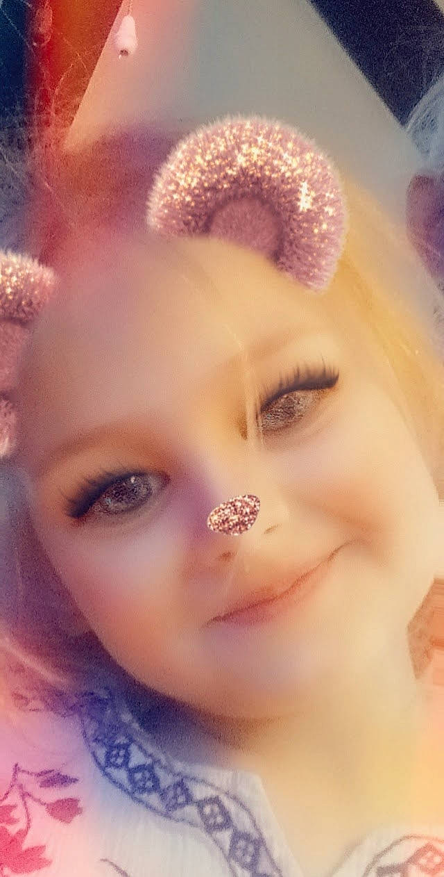 Lily is registered to the contest to win money with this photo: blond, brown_hair, cheek, child, close_up, ear, eye_liner, eyebrow, eyelash, eyelash_extensions, happy, human_body, iris, joy, lip, makeover, nose, person, selfie, skin