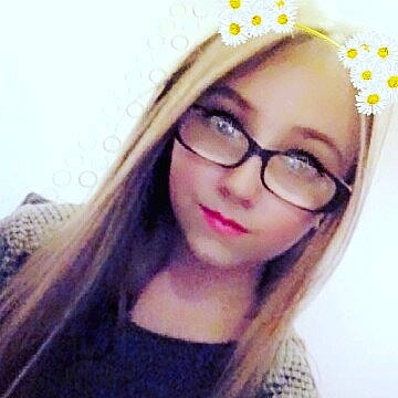 Tiffany a rejoint le concours — aidez-le/la à gagner de superbes lots ! bangs, black_hair, brown_hair, cheek, chin, cool, eyebrow, eyewear, forehead, girl, glasses, hair_accessory, hair_coloring, hairstyle, headgear, human_hair_color, lip, long_hair, person, selfie