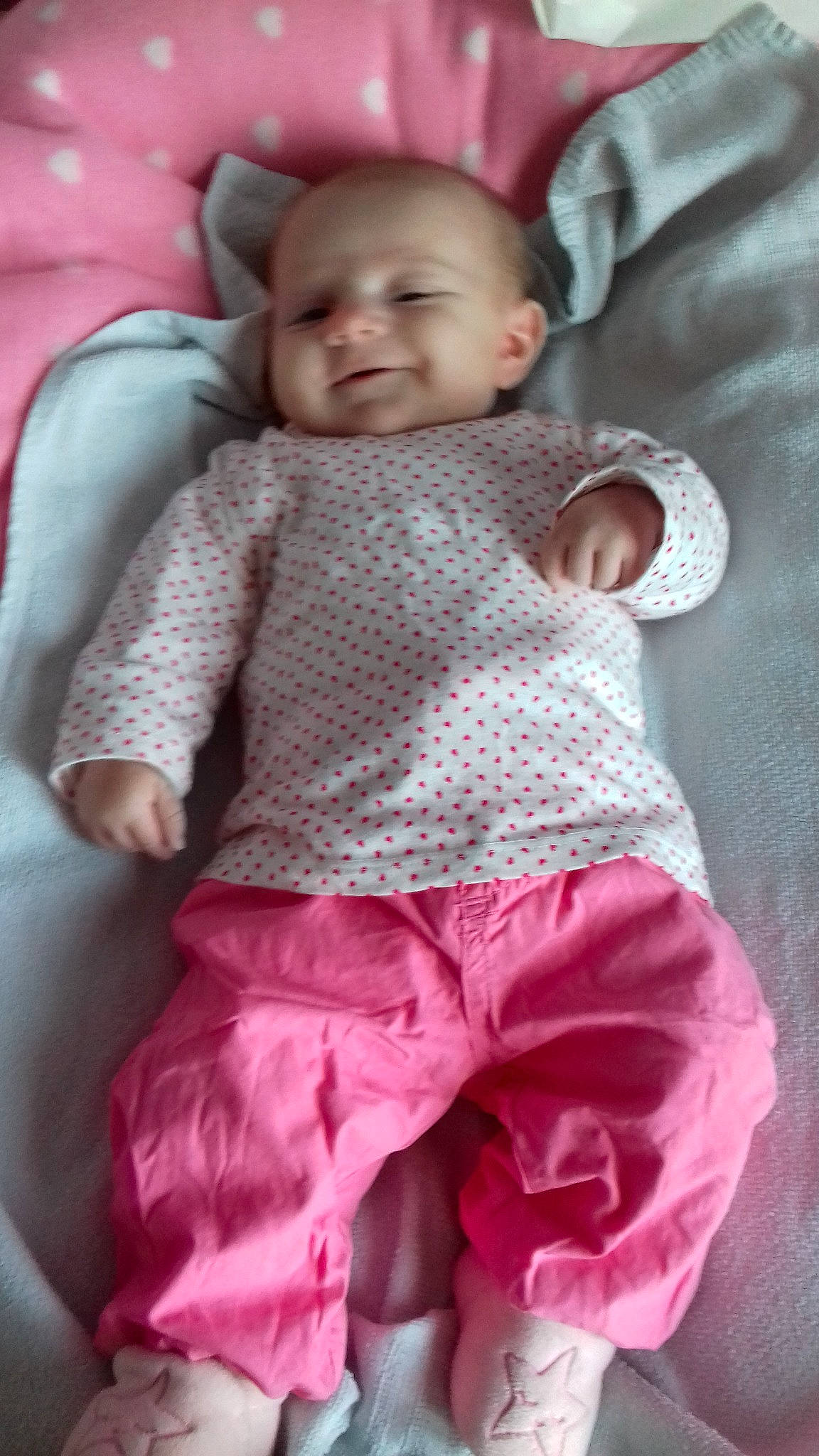 Amaya a rejoint le concours — aidez-le/la à gagner de superbes lots ! baby_products, cheek, child, girl, infant, iris, person, pink, product, skin, smile, textile, toddler