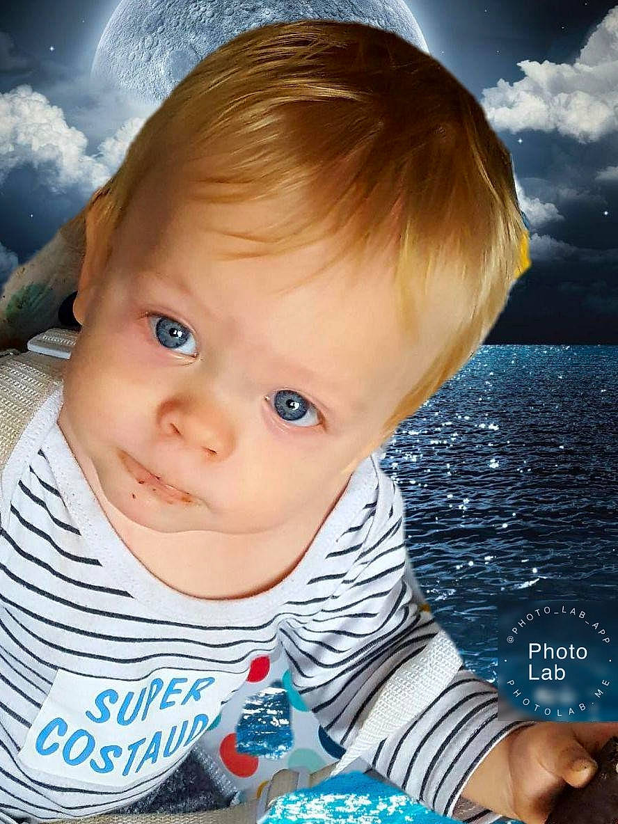 Simon a rejoint le concours — aidez-le/la à gagner de superbes lots ! baby, blond, cheek, child, chin, cool, eye, face, forehead, hair, hairstyle, head, human, lip, male, nose, person, skin, sky, smile