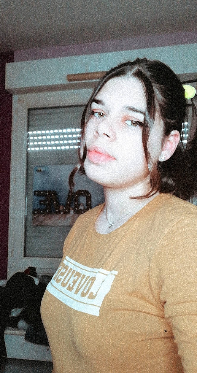 Lucie participe au concours pour gagner de l'argent avec cette photo : black_hair, cheek, chin, ear, earrings, eye, eyebrow, eyelash, eyewear, face, flash_photography, forehead, hair, head, iris, jaw, lip, neck, nose, person