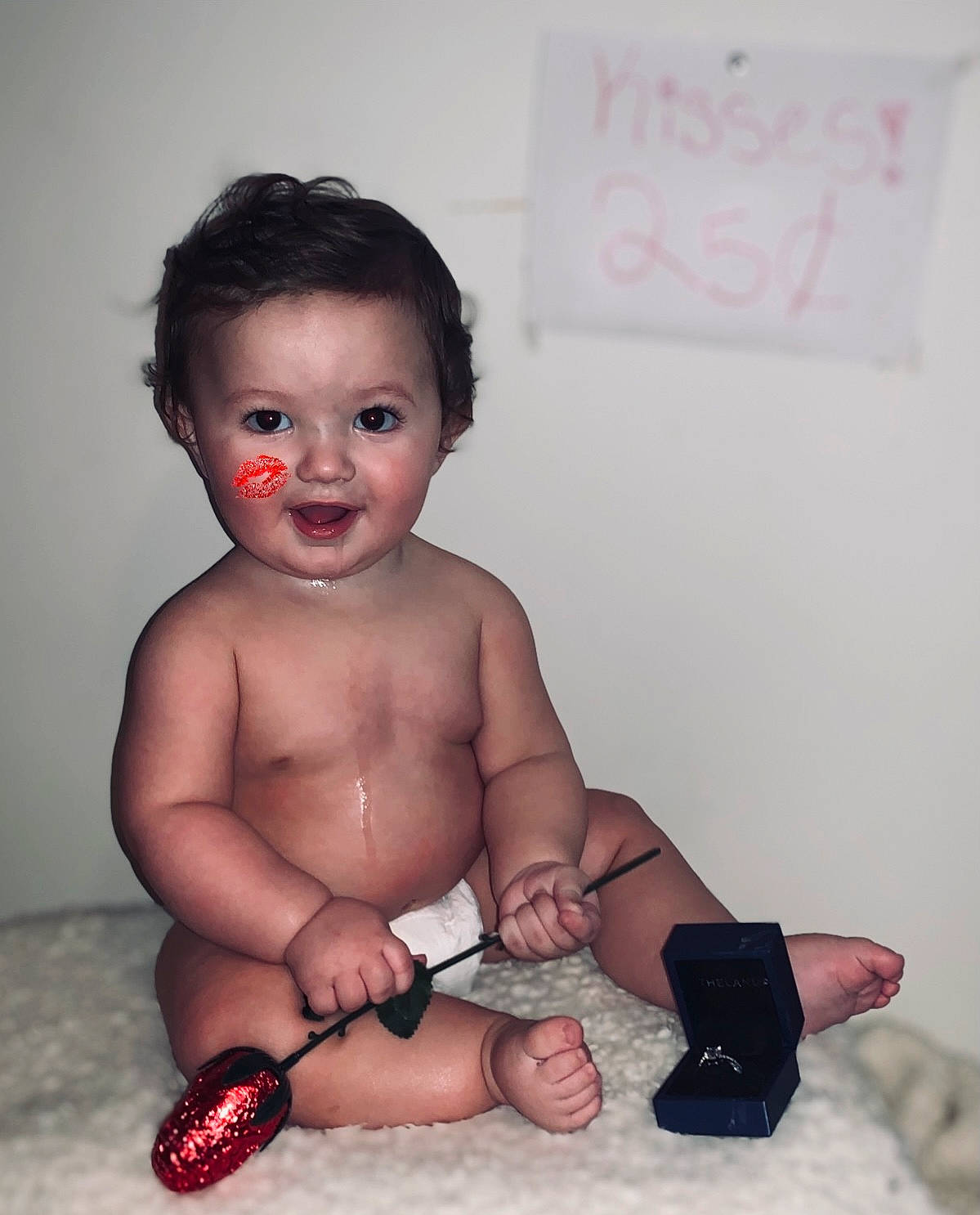 Gabriel is registered to the contest to win money with this photo: arm, cheek, chest, chin, eye, eyebrow, eyelash, finger, flash_photography, hand, iris, joint, leg, lip, mouth, muscle, neck, nose, person, skin