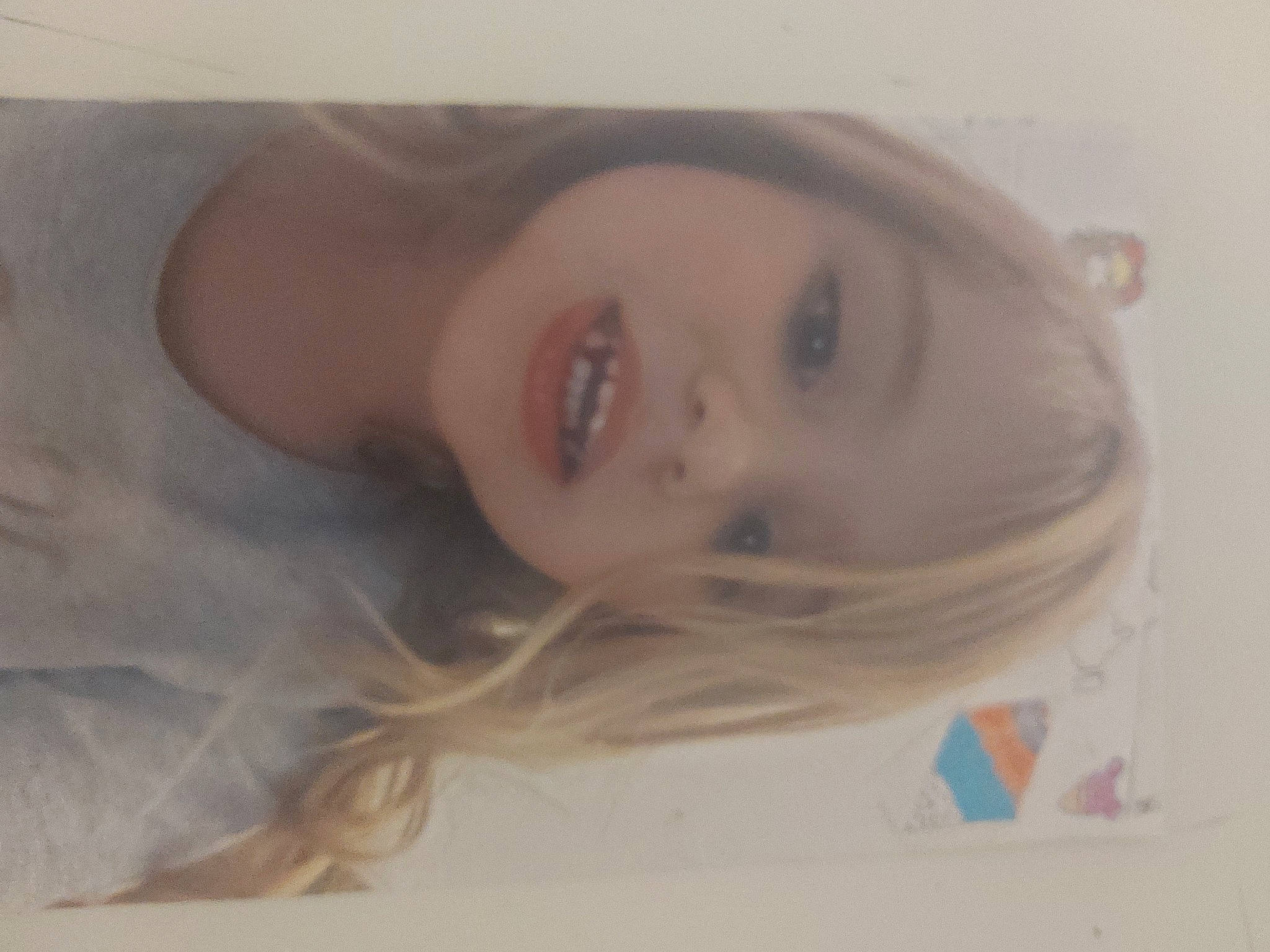 Lou-anne participe au concours pour gagner de l'argent avec cette photo : cheek, child, dress, ear, eye, eyebrow, eyelash, forehead, happy, head, human_body, iris, jaw, layered_hair, lip, long_hair, neck, nose, person, skin