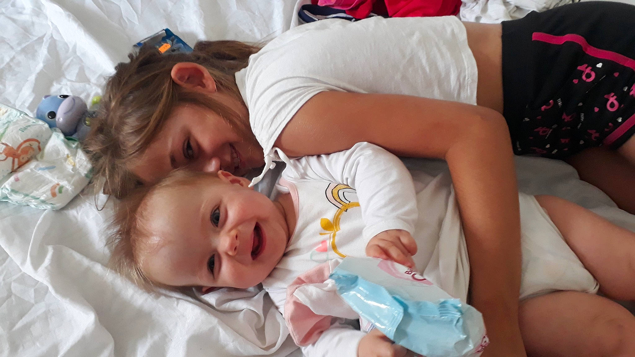 Camila participe au concours pour gagner de l'argent avec cette photo : abdomen, baby, baby_toddler_clothing, child, comfort, event, finger, fun, happy, hat, human_leg, jewellery, joy, mouth, nail, person, room, shorts, skin, sunglasses